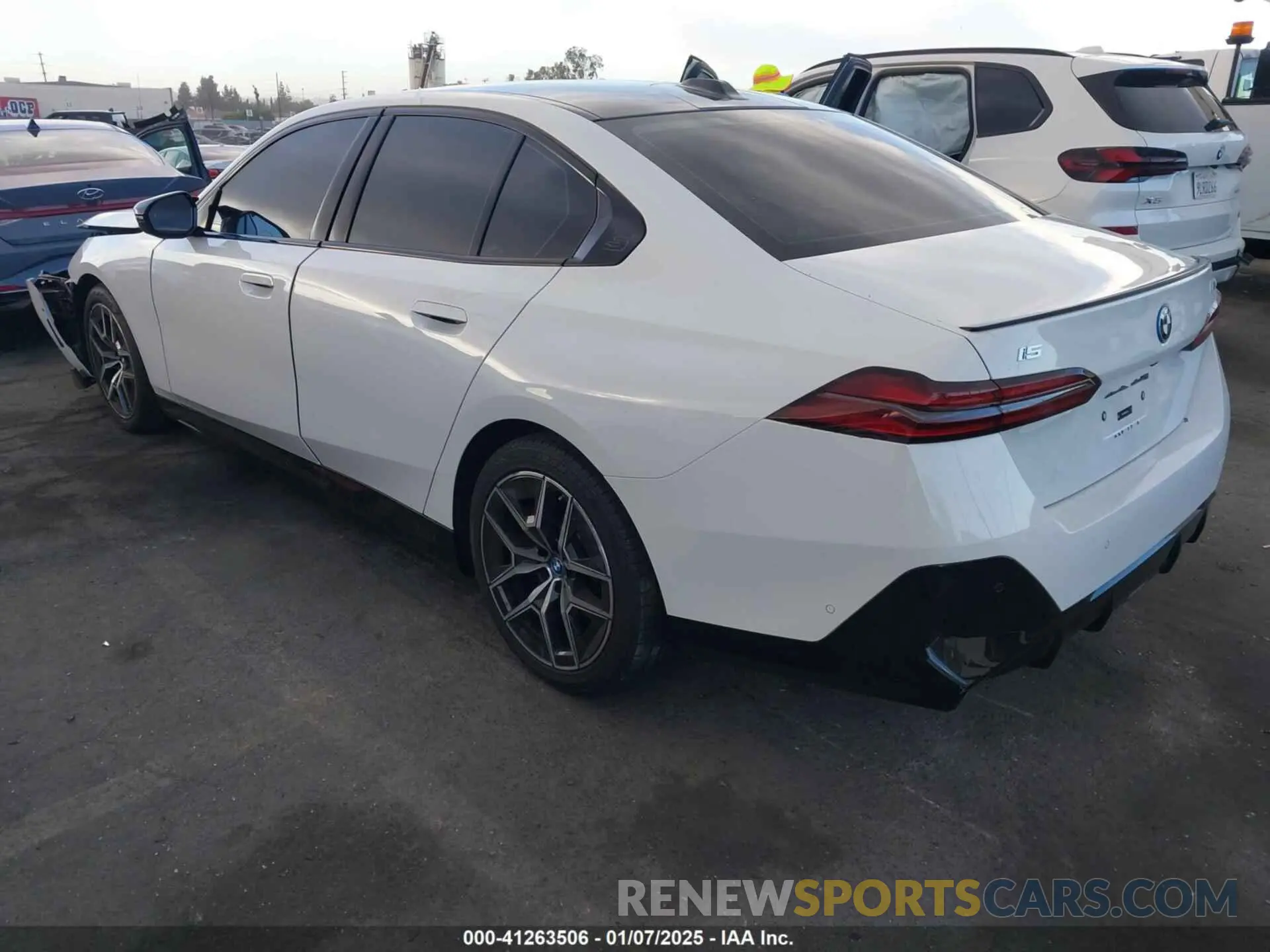 3 fotografías del automóvil dañado WBY43FK05RCR89416 BMW I5 2024