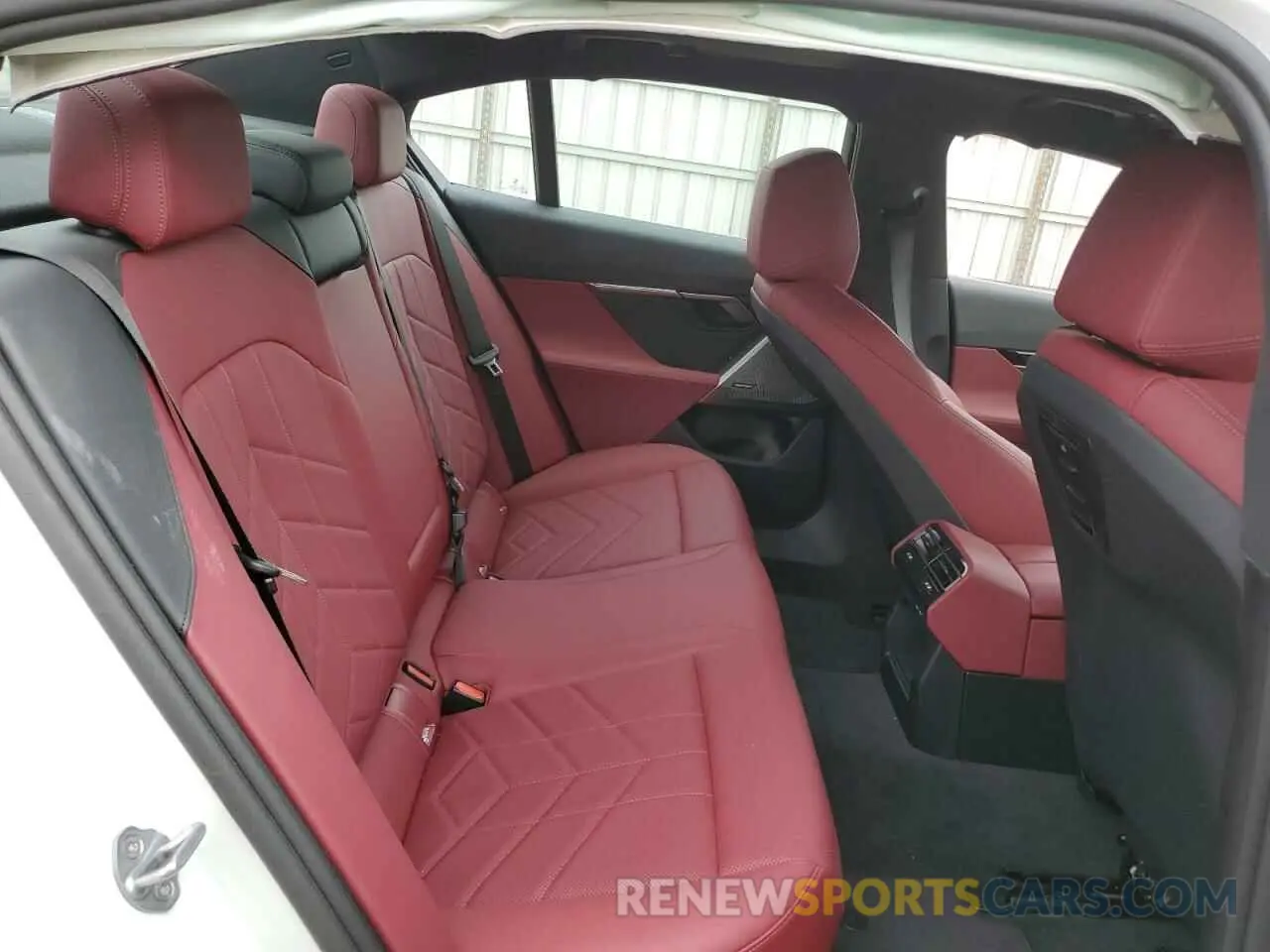 10 fotografías del automóvil dañado WBY33FK09RCR63560 BMW I5 EDRIVE 2024
