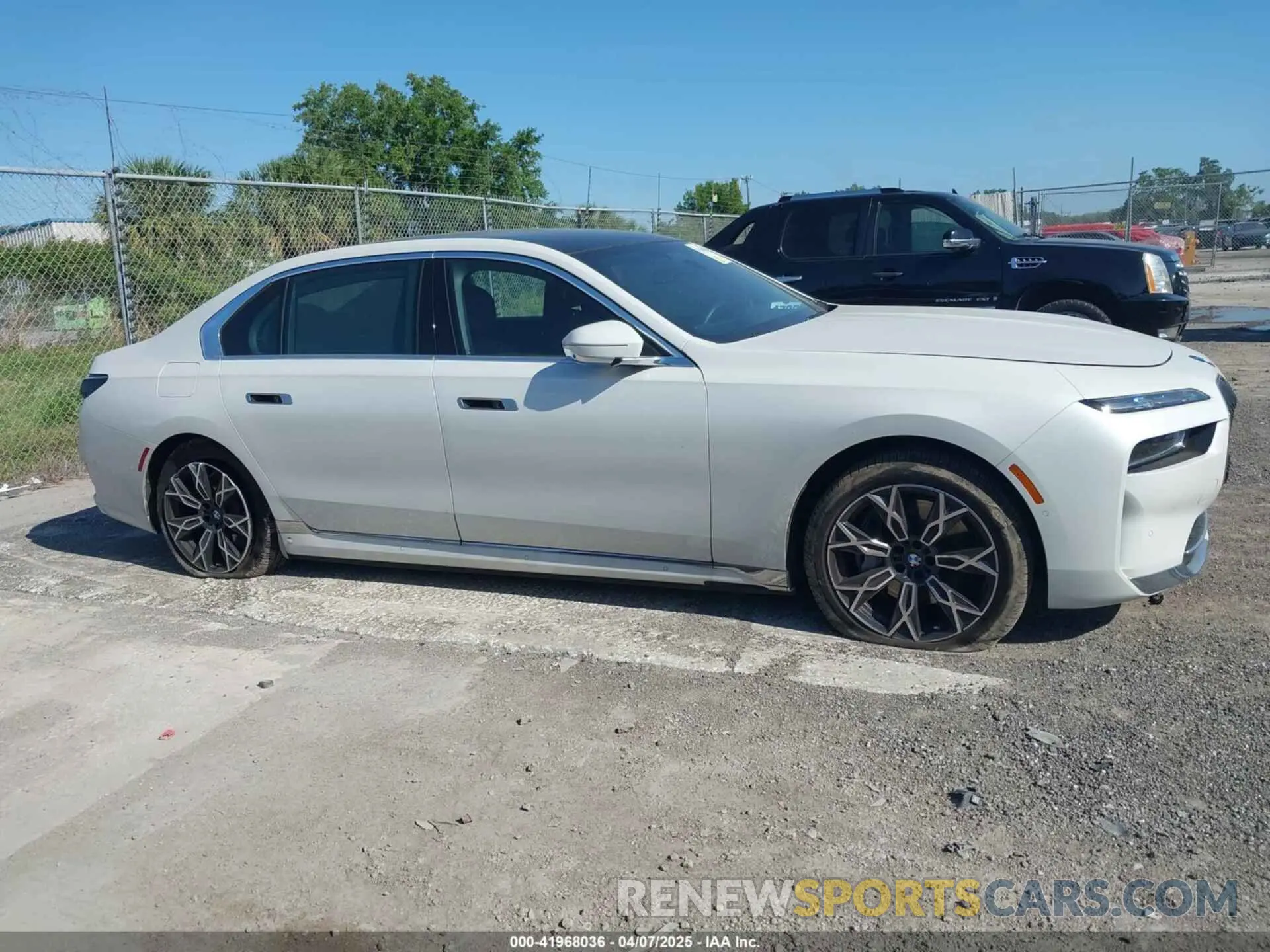 13 fotografías del automóvil dañado WBY43EJ04RCR84042 BMW I7 2024