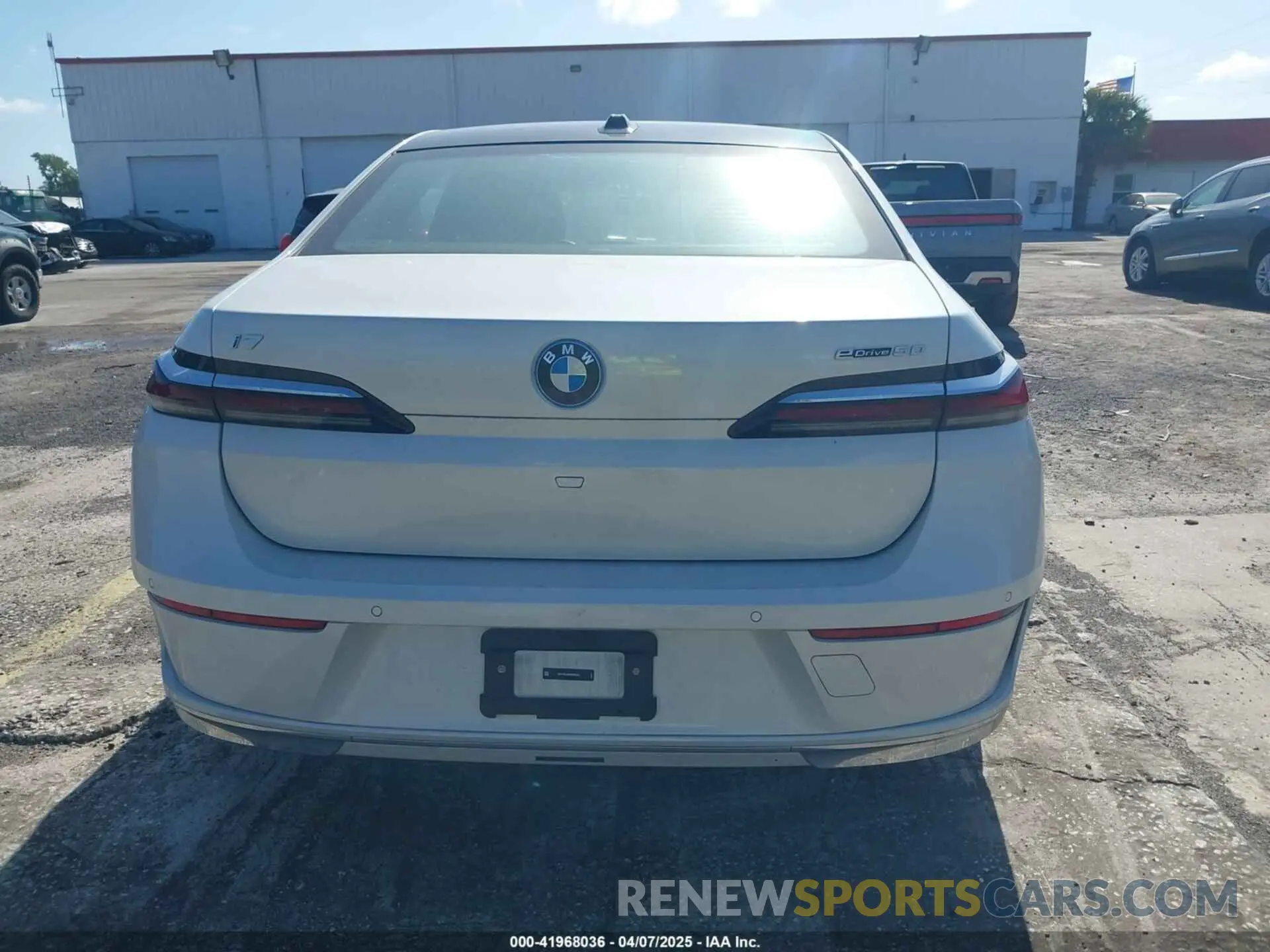 16 fotografías del automóvil dañado WBY43EJ04RCR84042 BMW I7 2024
