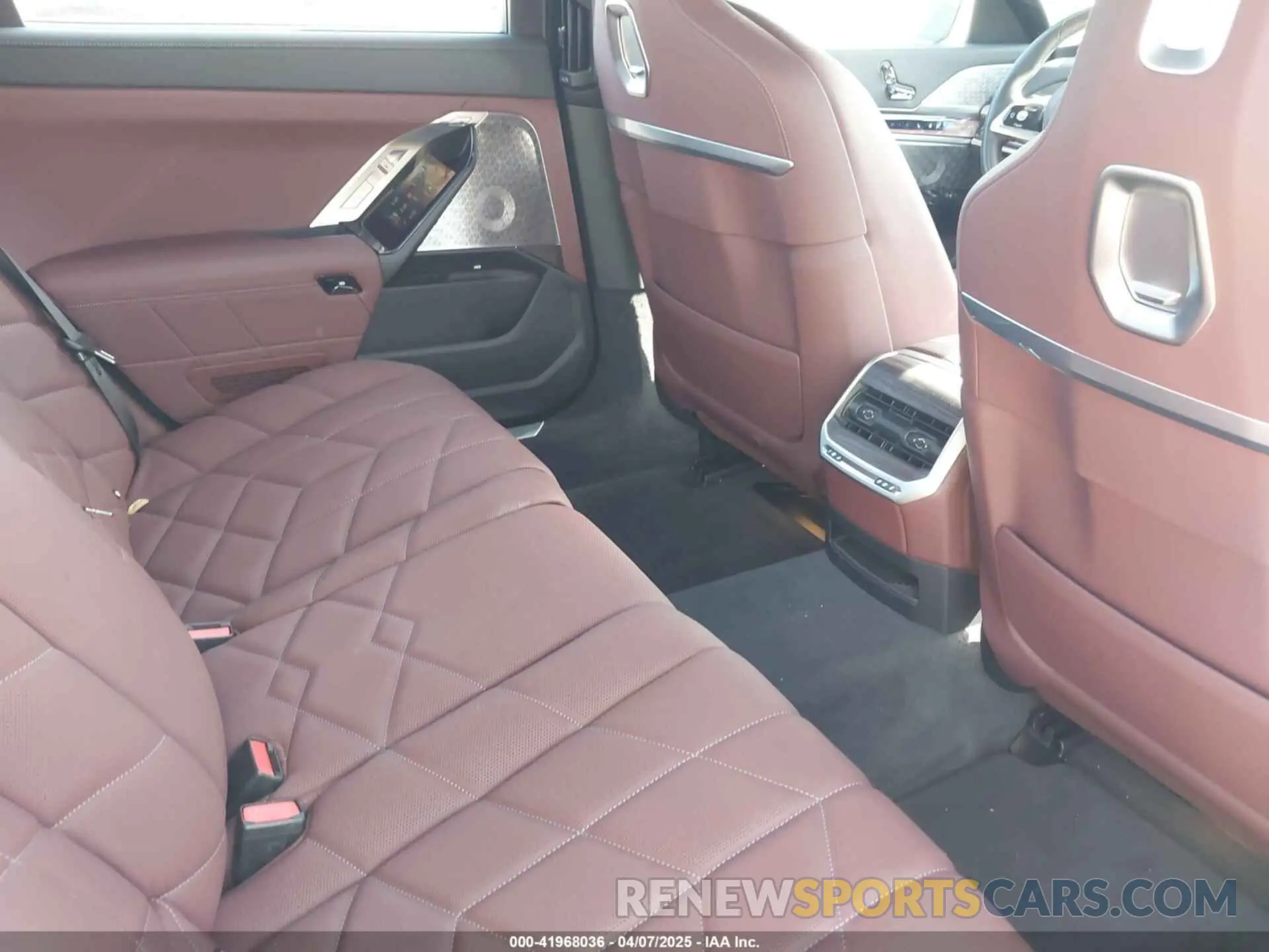 8 fotografías del automóvil dañado WBY43EJ04RCR84042 BMW I7 2024