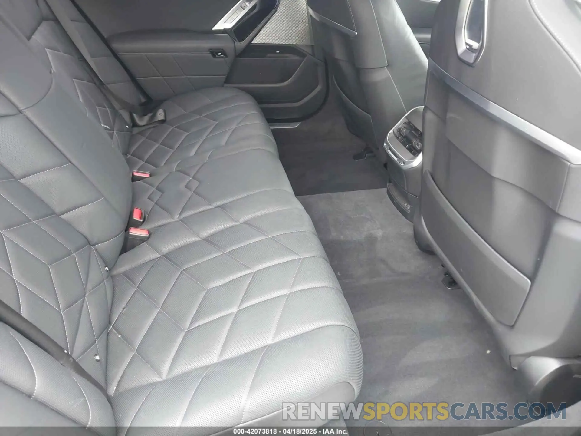8 fotografías del automóvil dañado WBY43EJ06RCR75472 BMW I7 2024