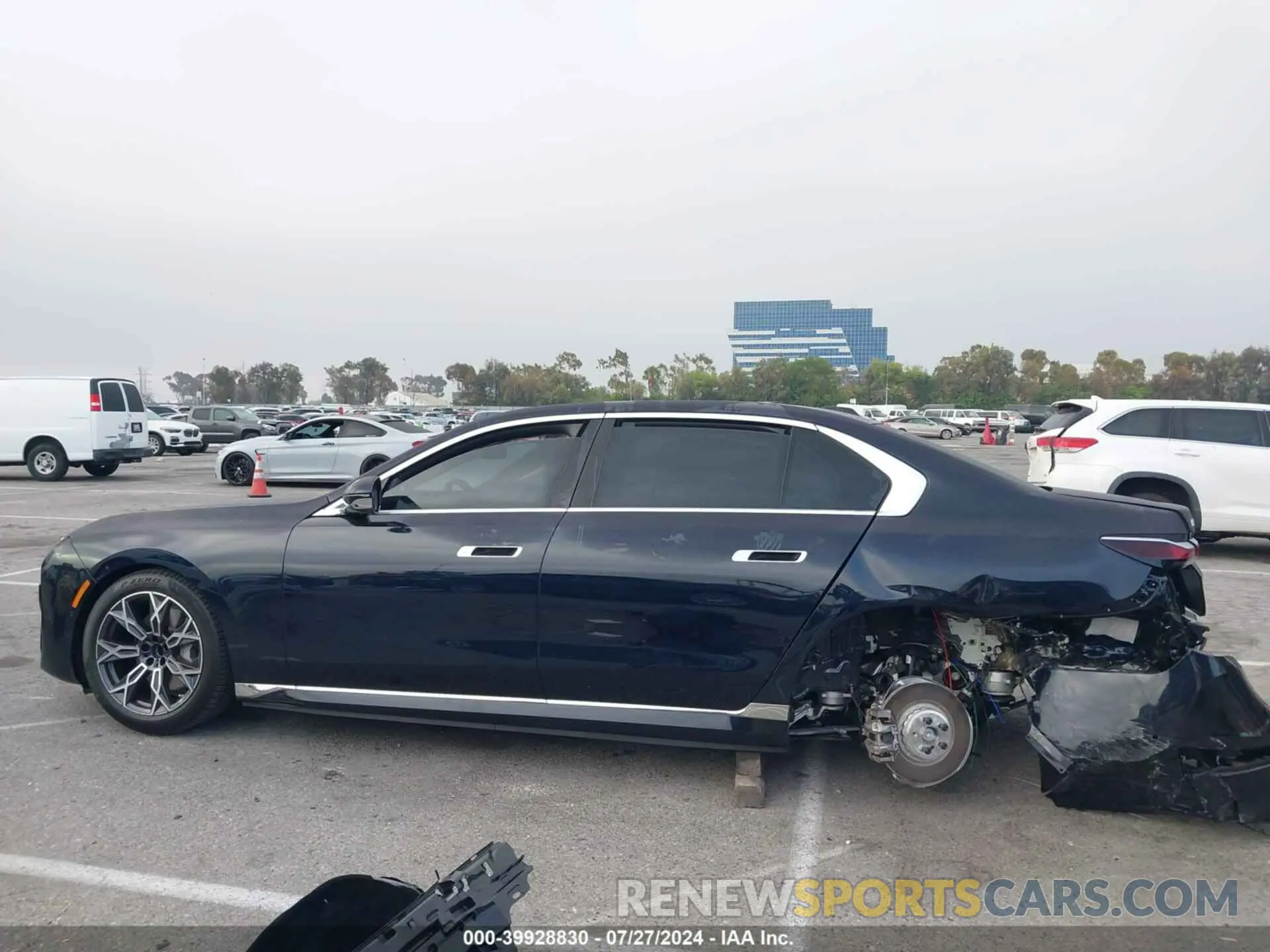 15 fotografías del automóvil dañado WBY43EJ09RCR48122 BMW I7 2024