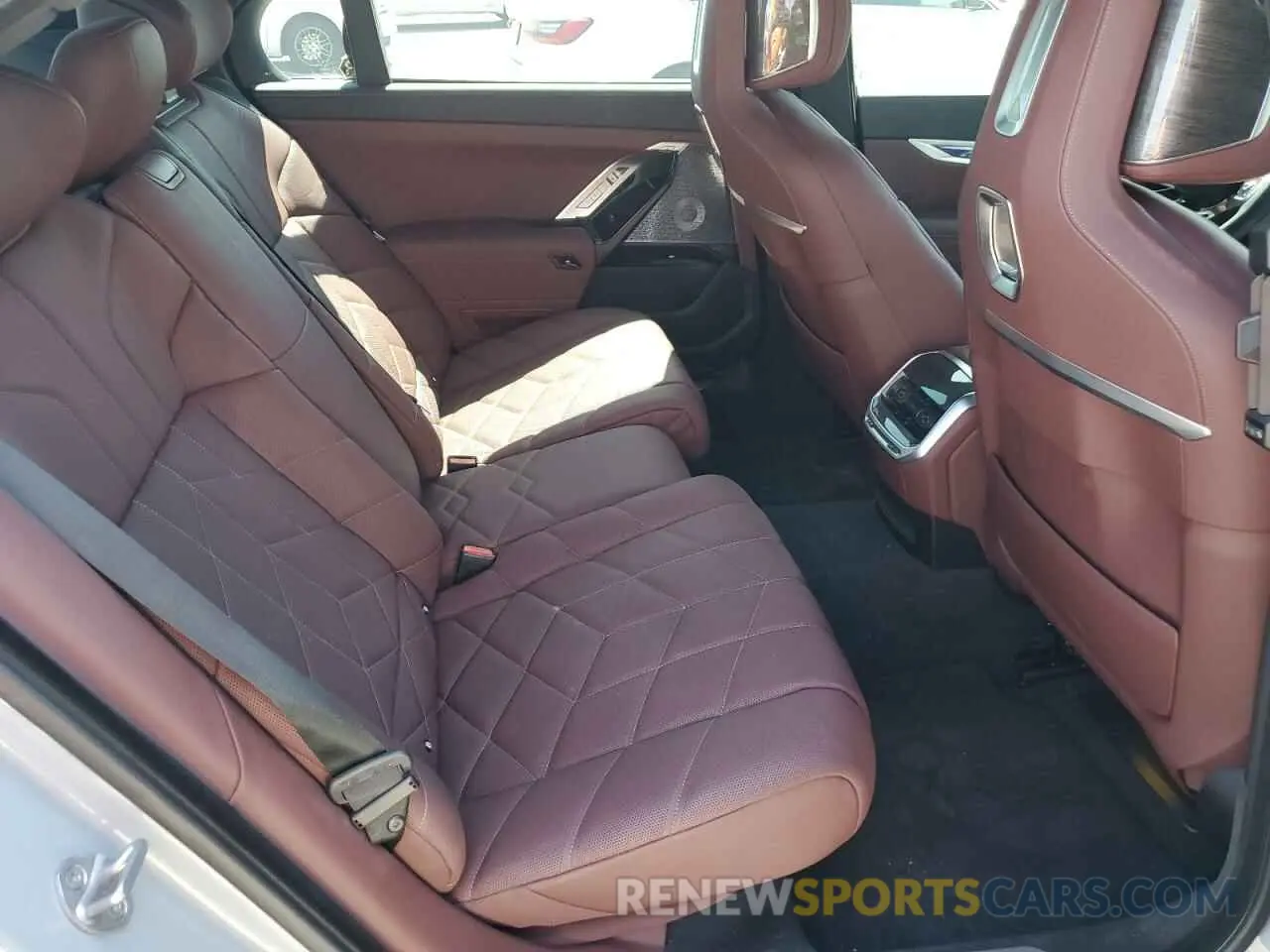 10 fotografías del automóvil dañado WBY53EJ09RCP16432 BMW I7 XDRIVE6 2024