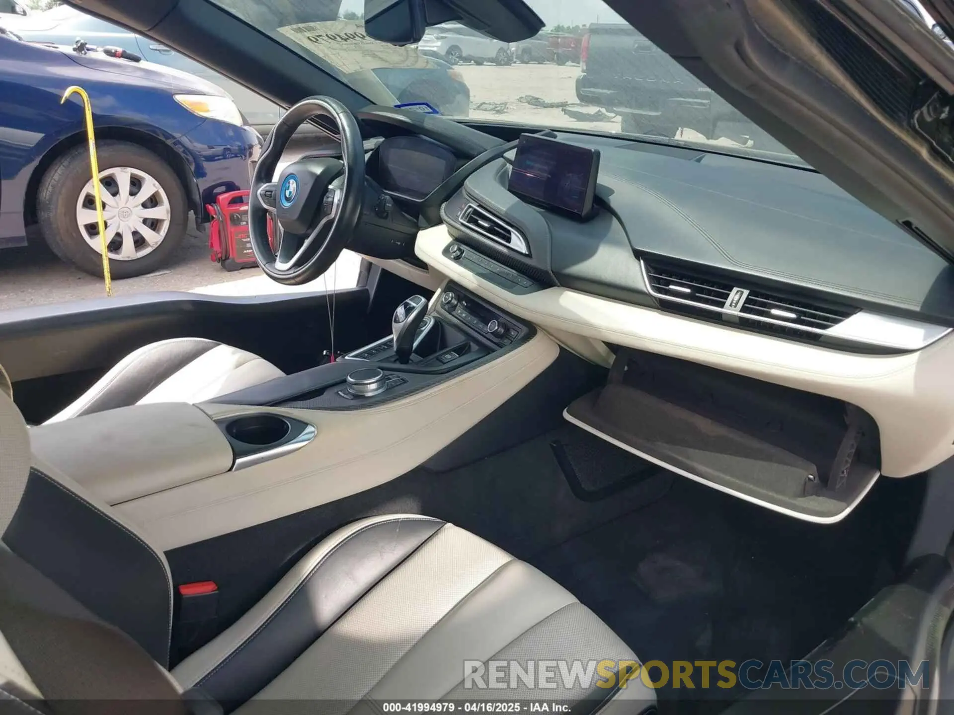 5 fotografías del automóvil dañado WBY2Z6C52KVG98174 BMW I8 2019