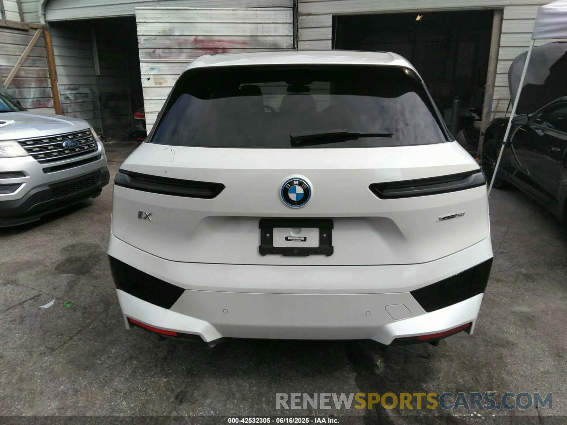 16 fotografías del automóvil dañado WB523CF09NCJ43040 BMW IX 2022