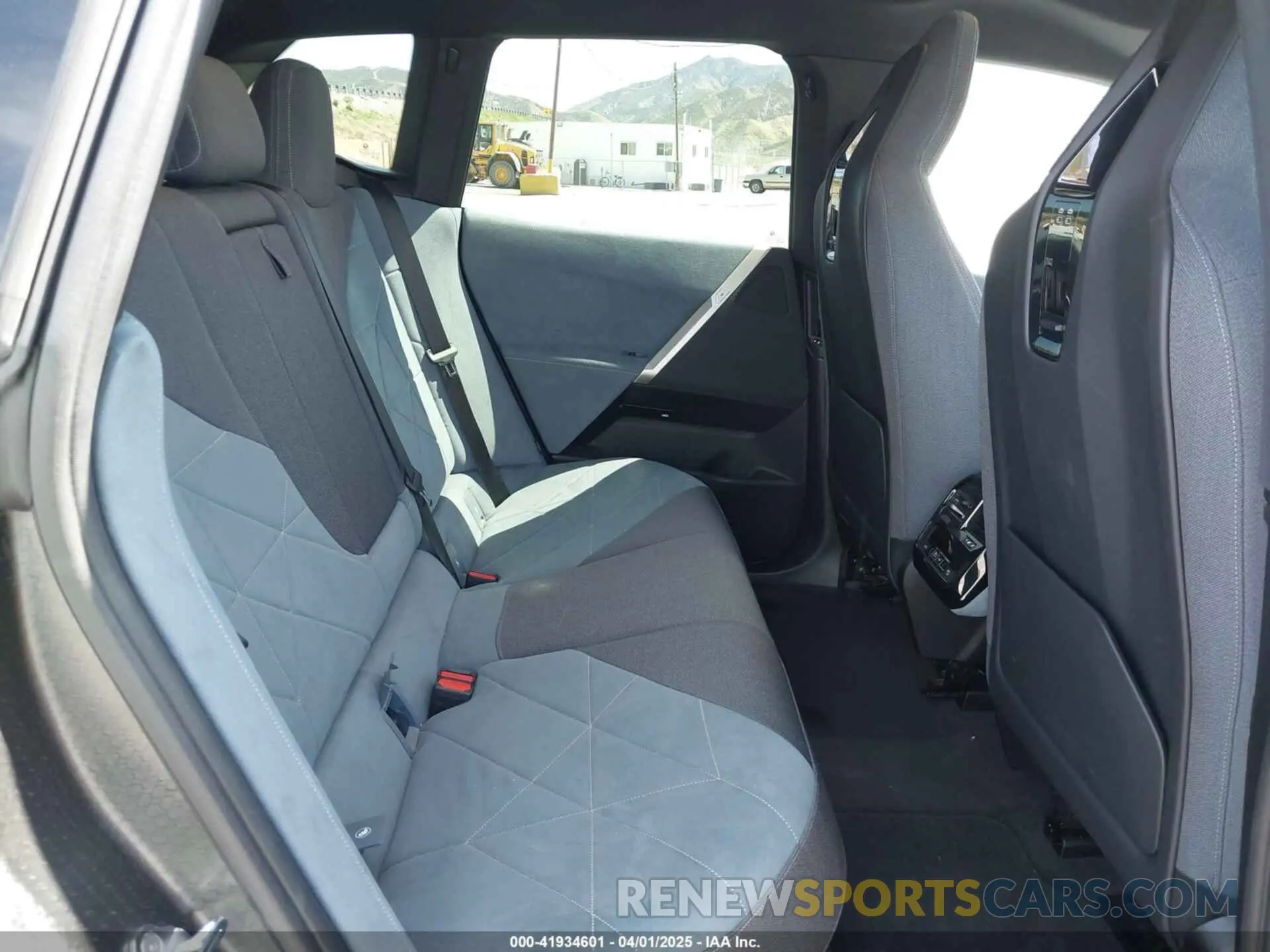 8 fotografías del automóvil dañado WB523CF00PCL77859 BMW IX 2023