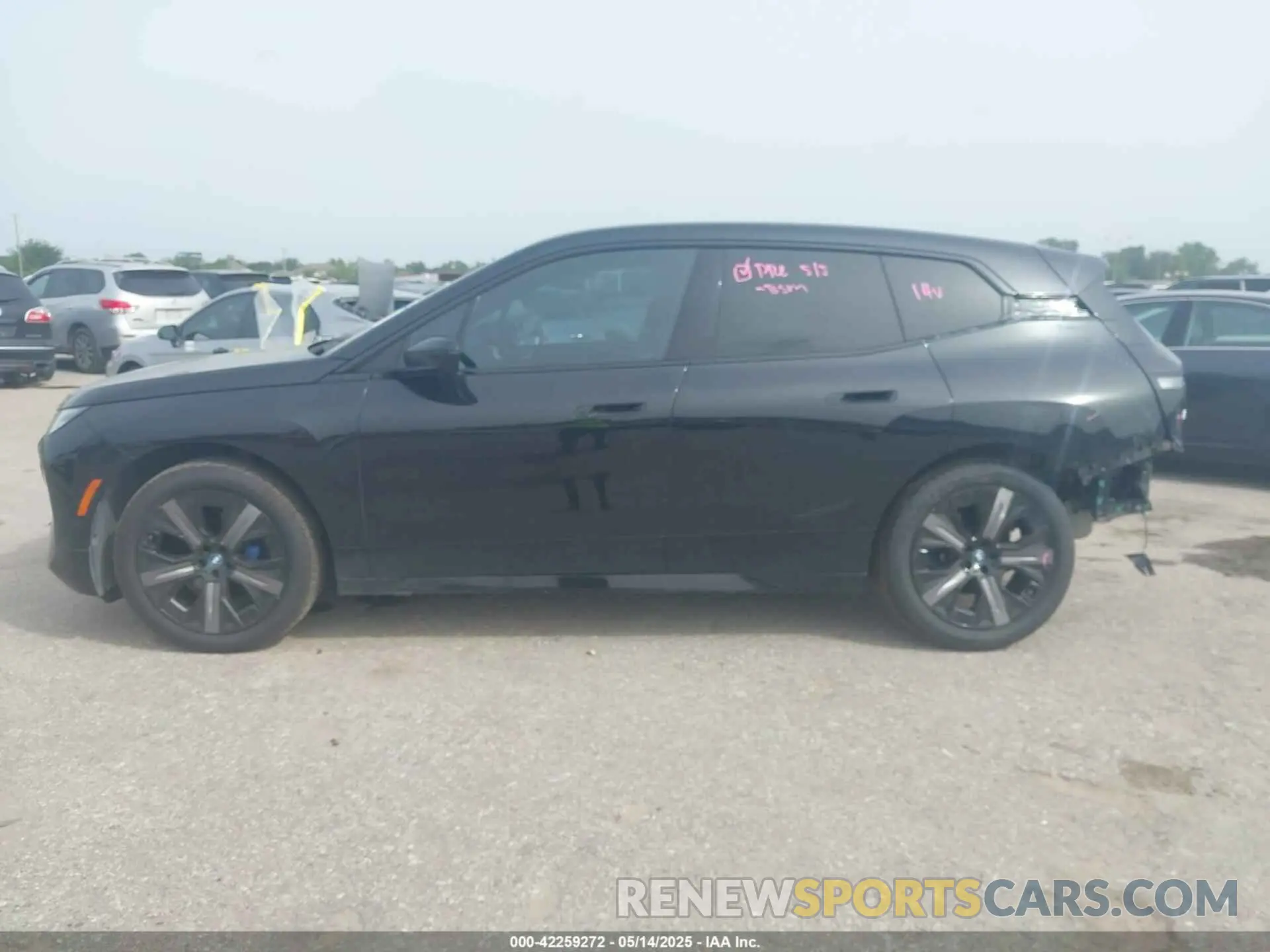 14 fotografías del automóvil dañado WB523CF01PCL99255 BMW IX 2023