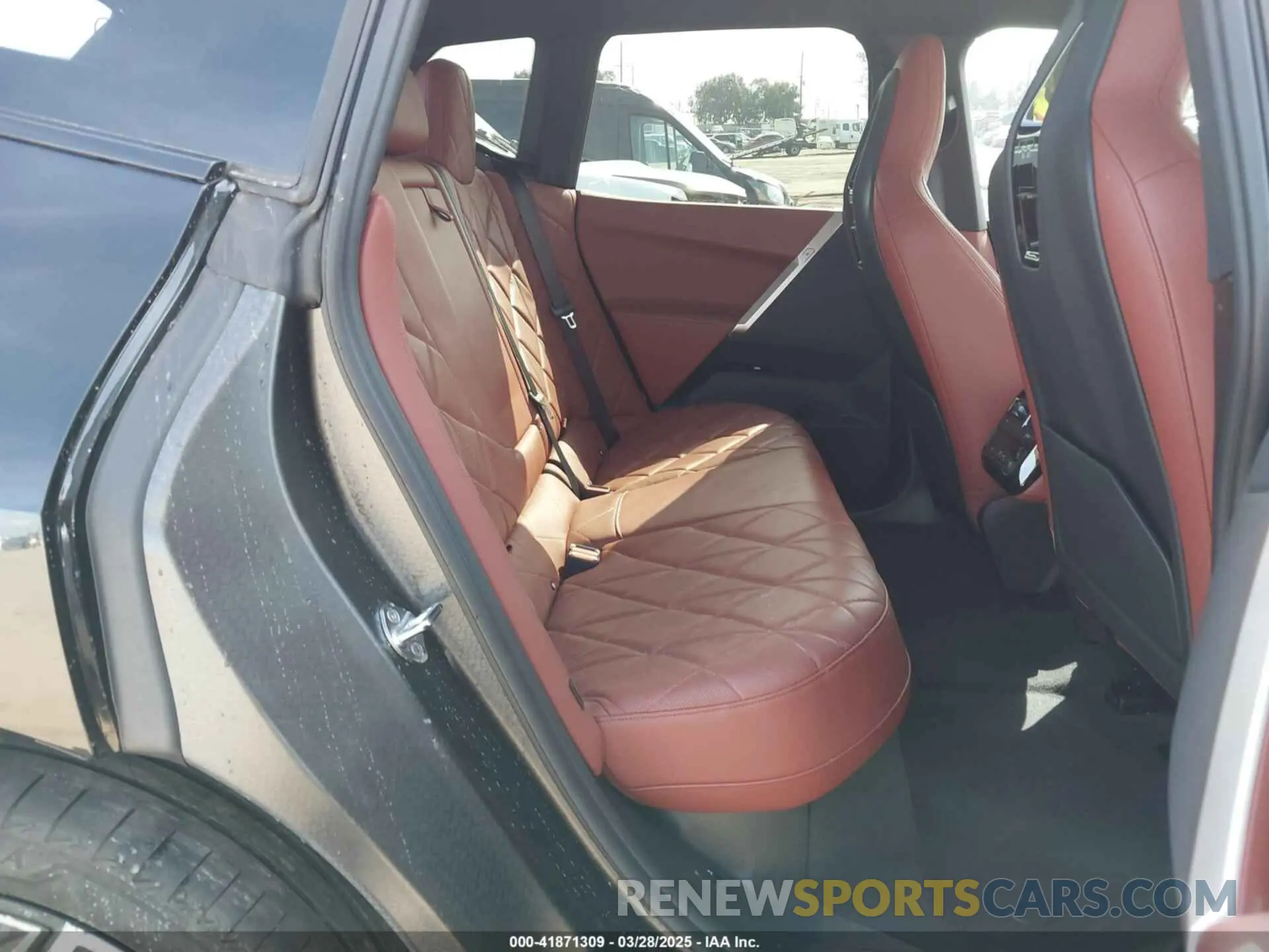 8 fotografías del automóvil dañado WB523CF01PCM78912 BMW IX 2023