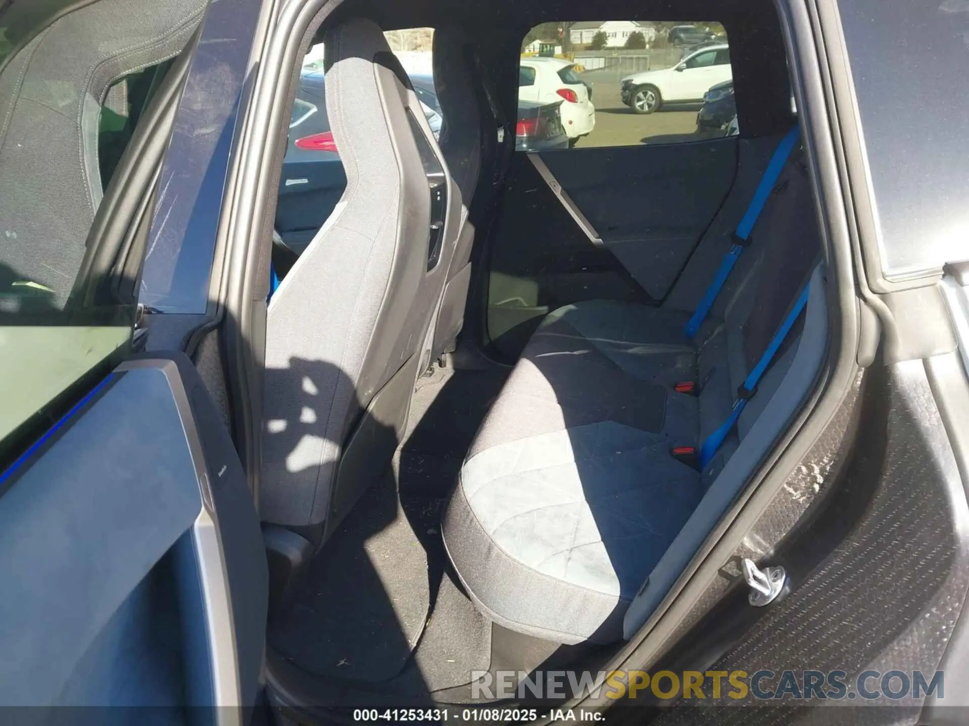 8 fotografías del automóvil dañado WB523CF04RCN65237 BMW IX 2024