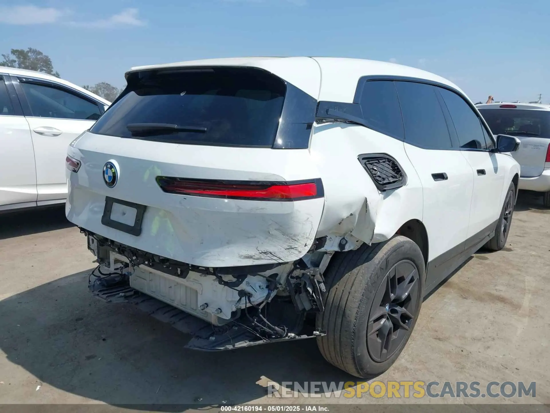 4 fotografías del automóvil dañado WB523CF07RCN60873 BMW IX 2024