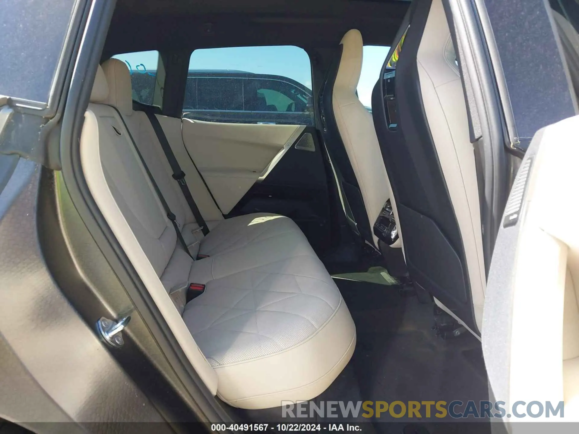 8 fotografías del automóvil dañado WB533CF08RCN81137 BMW IX 2024