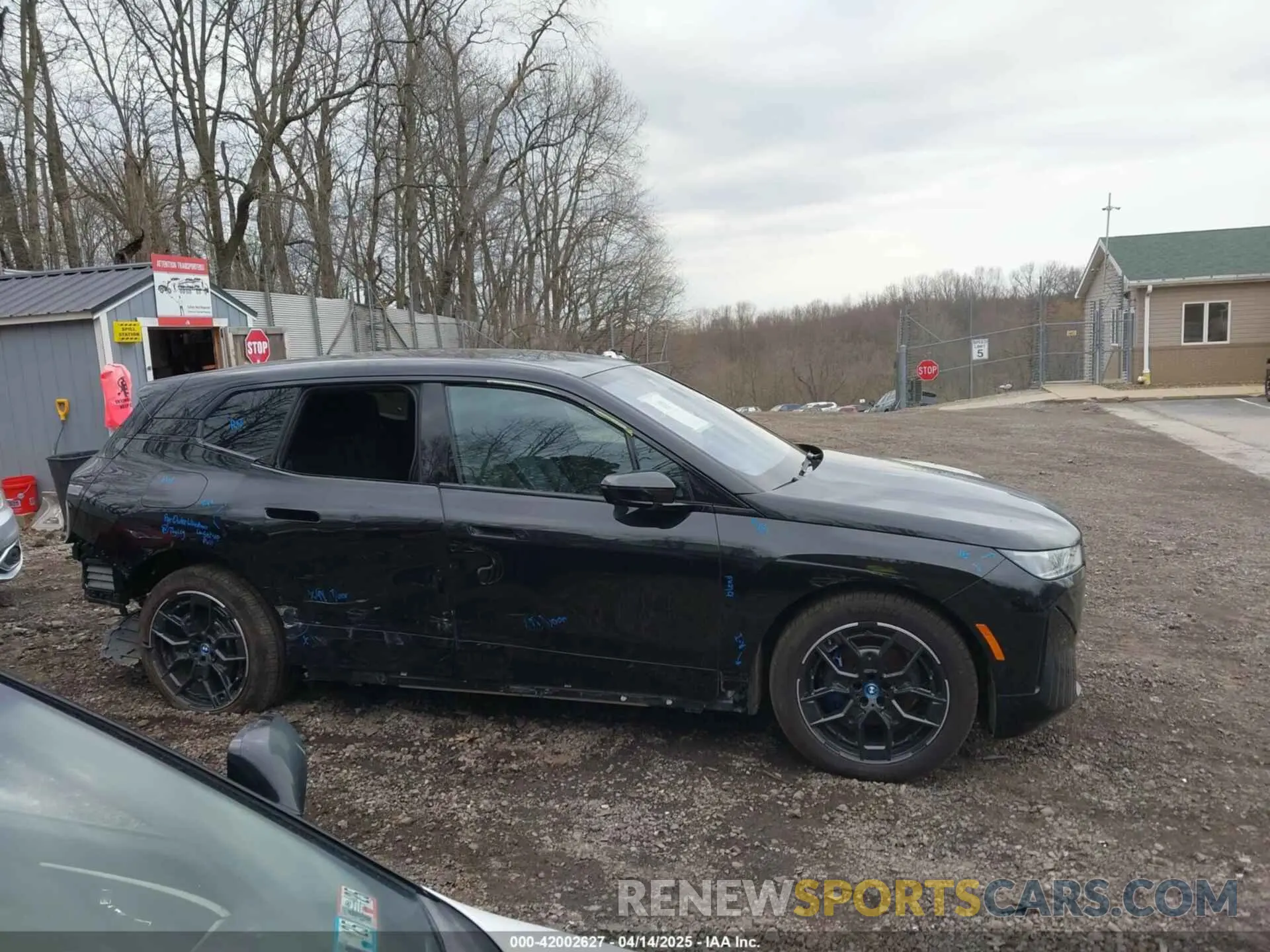 14 fotografías del automóvil dañado WB523CF00SCT84335 BMW IX 2025