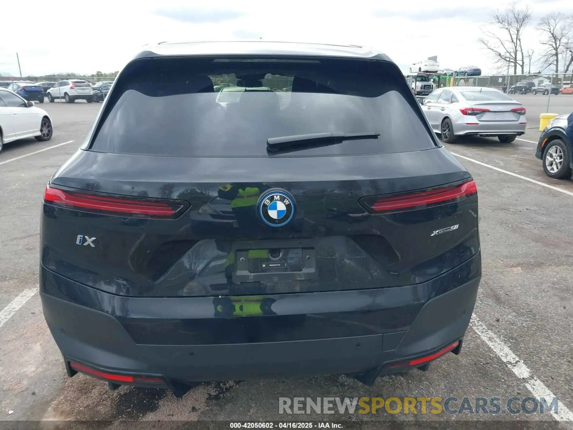 15 fotografías del automóvil dañado WB523CF04SCT13140 BMW IX 2025