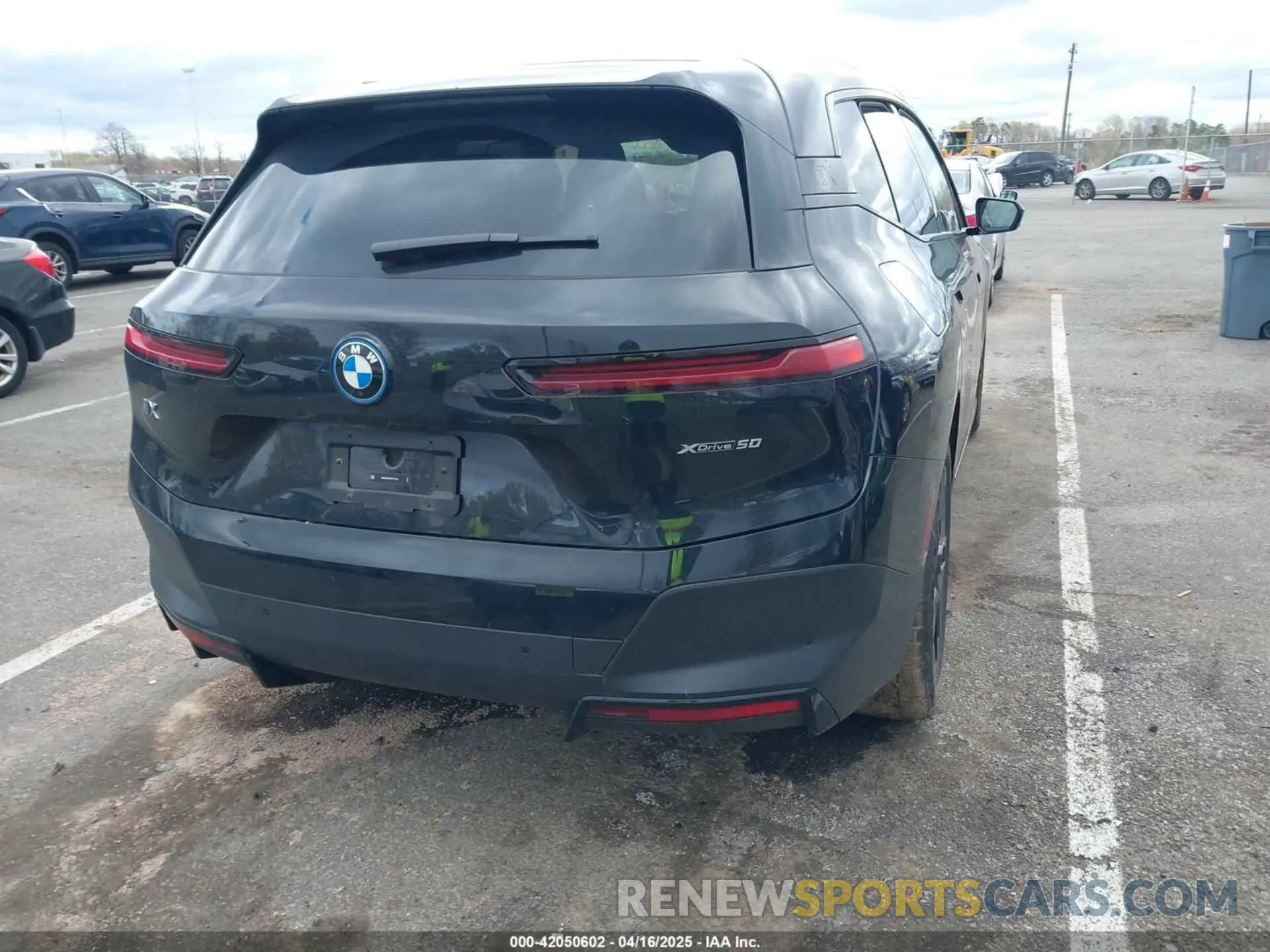 4 fotografías del automóvil dañado WB523CF04SCT13140 BMW IX 2025