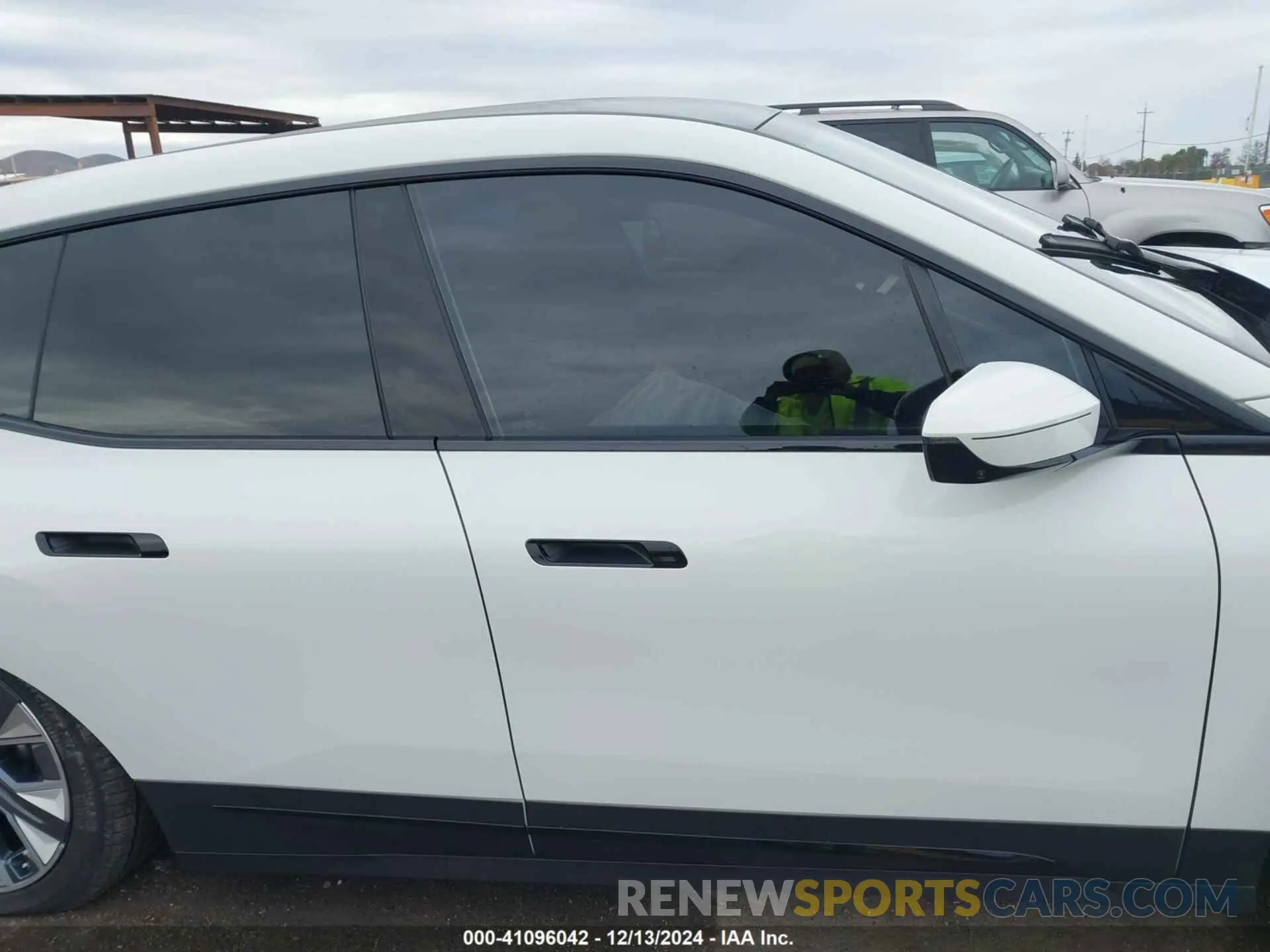 13 fotografías del automóvil dañado WB523CF06SCS95921 BMW IX 2025