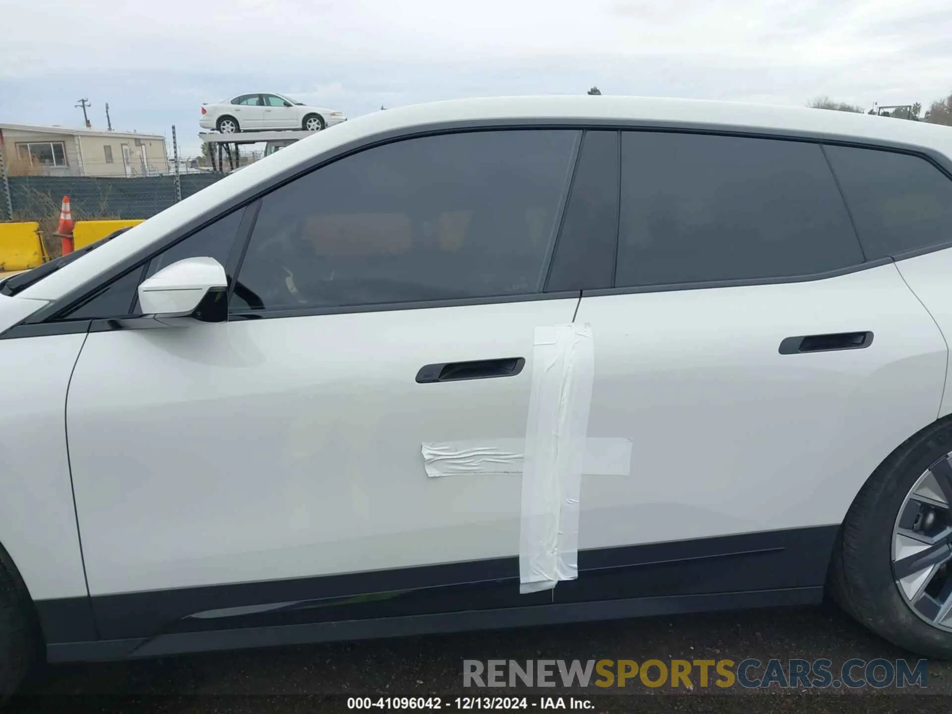 14 fotografías del automóvil dañado WB523CF06SCS95921 BMW IX 2025