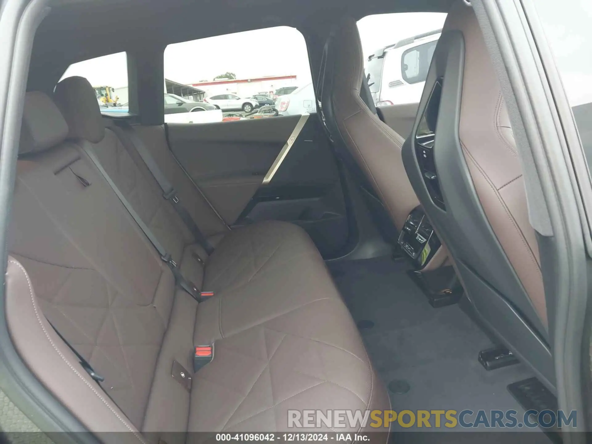 8 fotografías del automóvil dañado WB523CF06SCS95921 BMW IX 2025