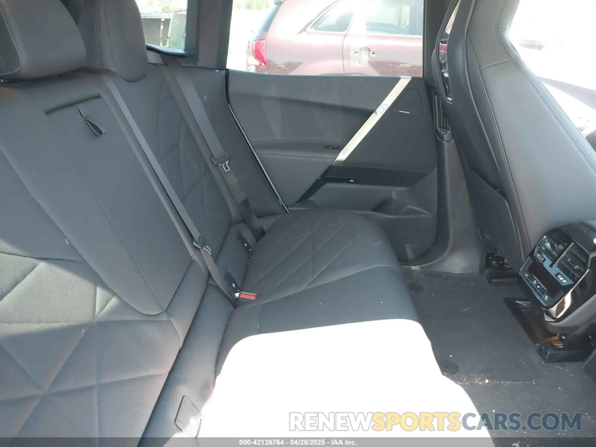 8 fotografías del automóvil dañado WB523CF07SCT03234 BMW IX 2025