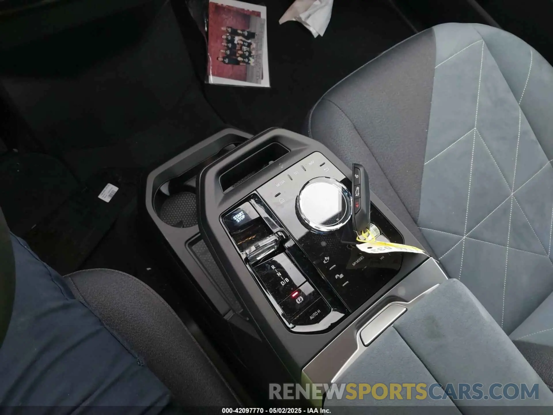 11 fotografías del automóvil dañado WB523CF07SCT32782 BMW IX 2025