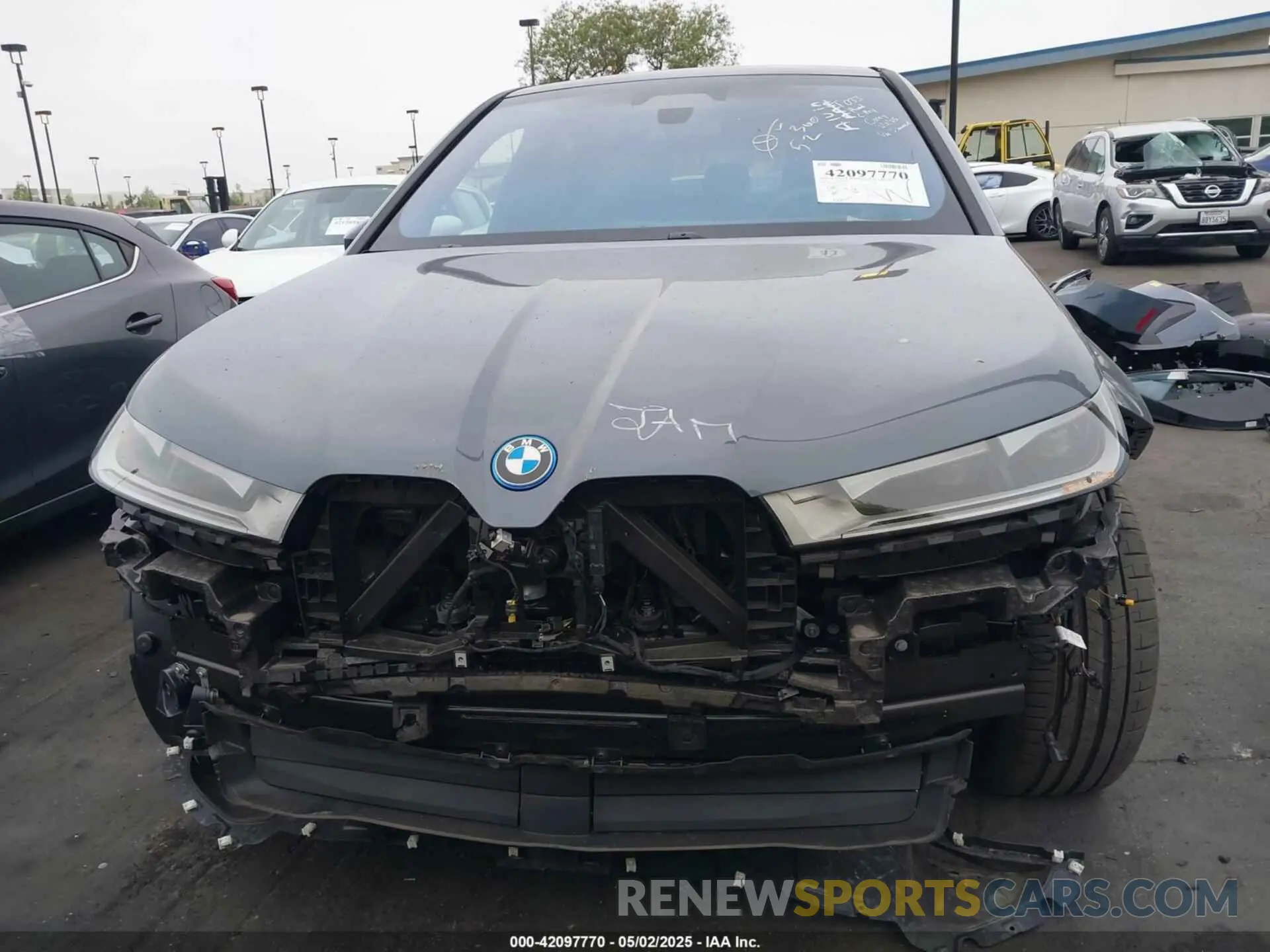 13 fotografías del automóvil dañado WB523CF07SCT32782 BMW IX 2025