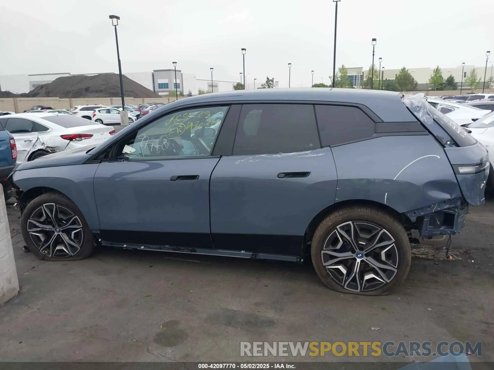 15 fotografías del automóvil dañado WB523CF07SCT32782 BMW IX 2025