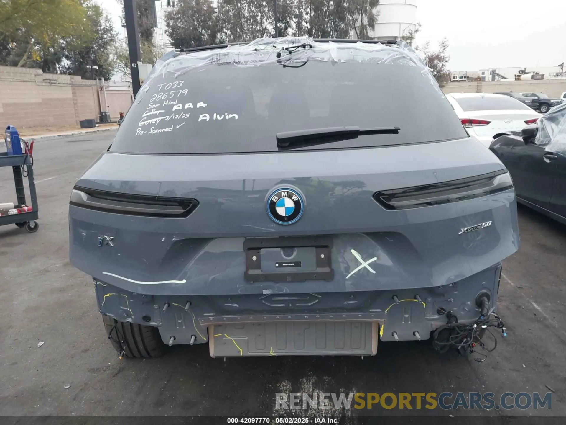 17 fotografías del automóvil dañado WB523CF07SCT32782 BMW IX 2025
