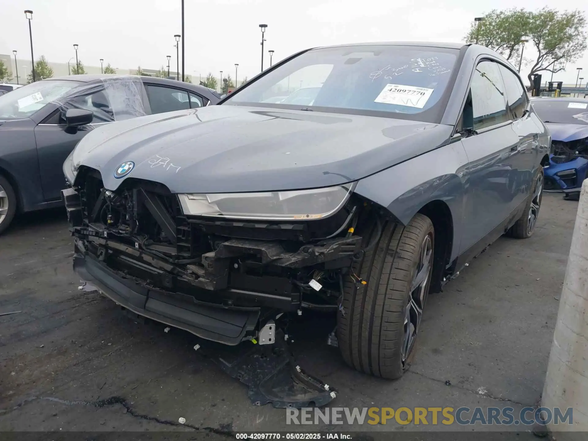 2 fotografías del automóvil dañado WB523CF07SCT32782 BMW IX 2025
