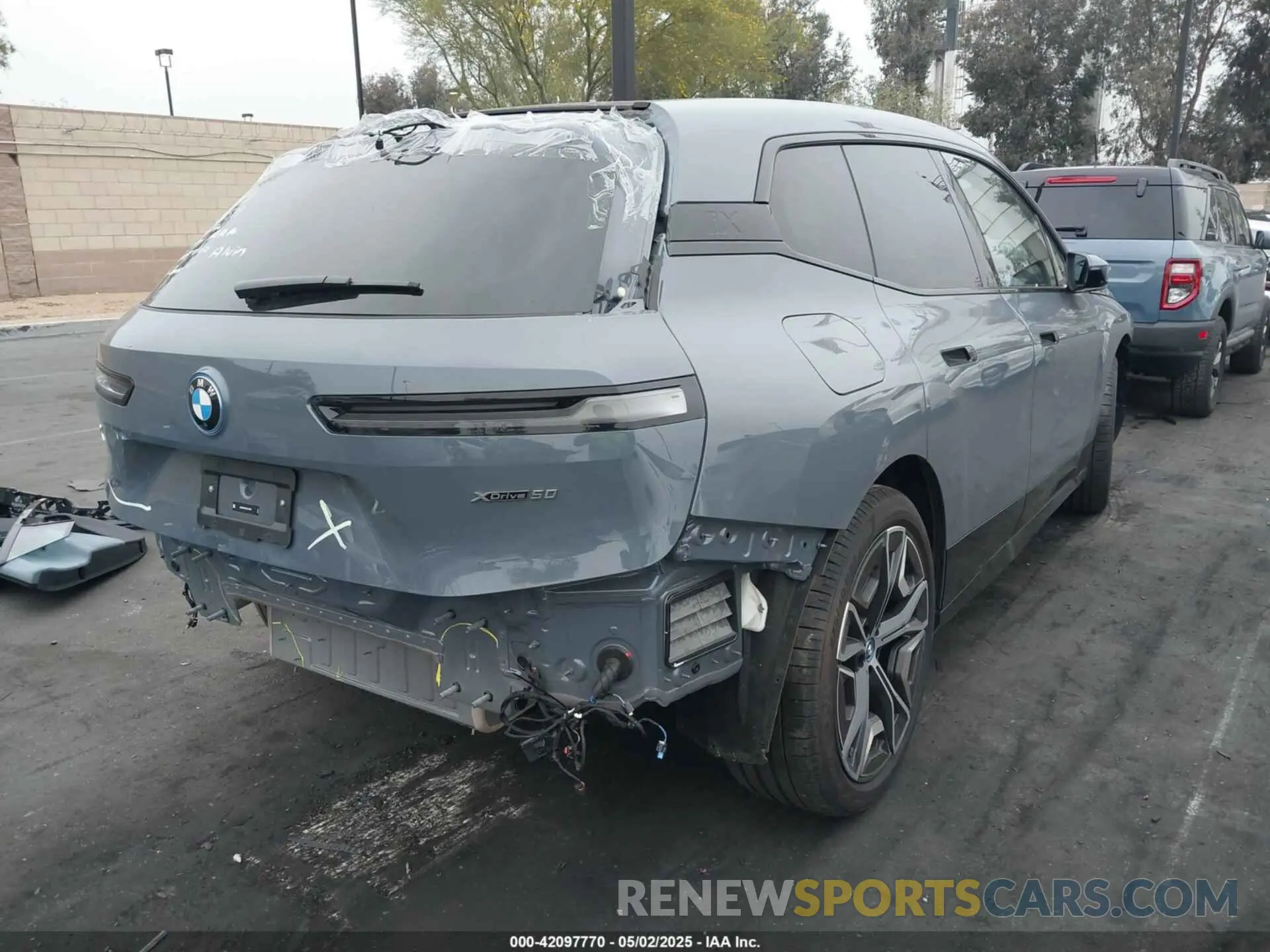 4 fotografías del automóvil dañado WB523CF07SCT32782 BMW IX 2025
