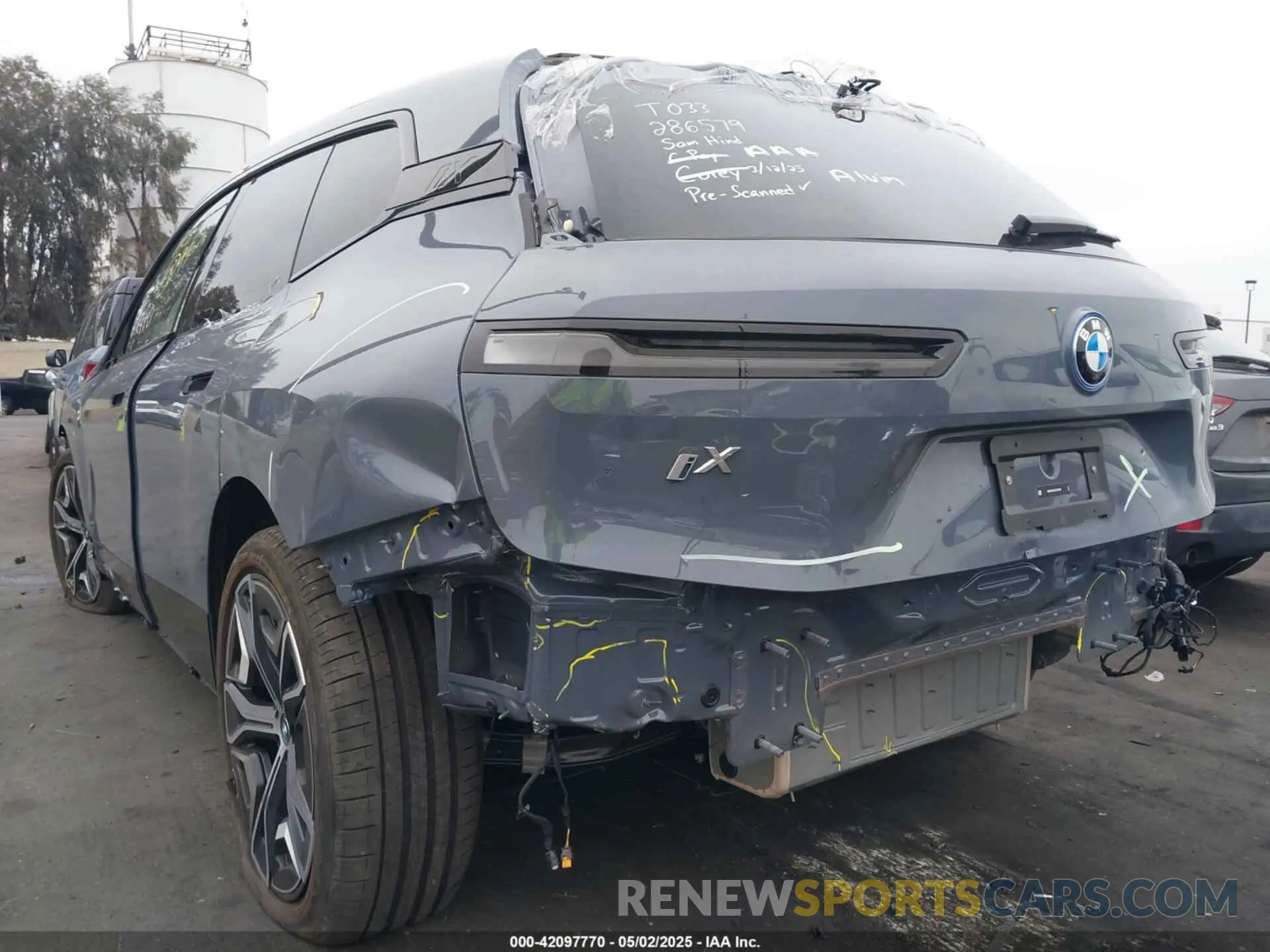 6 fotografías del automóvil dañado WB523CF07SCT32782 BMW IX 2025