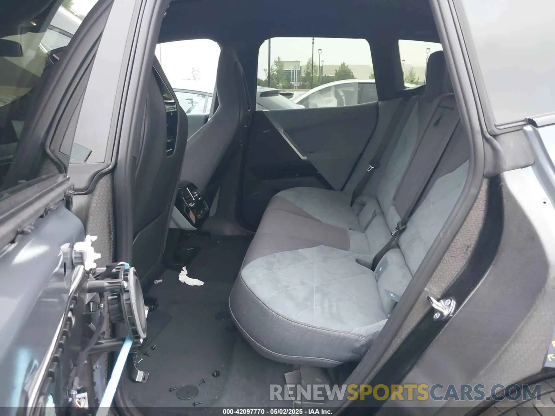 8 fotografías del automóvil dañado WB523CF07SCT32782 BMW IX 2025