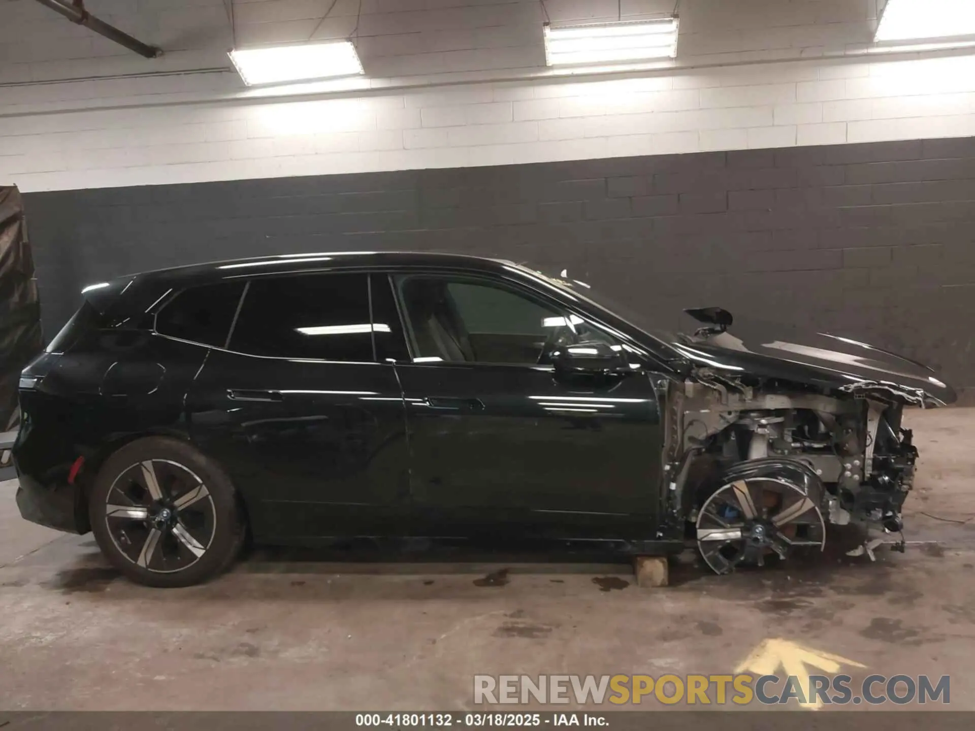 14 fotografías del automóvil dañado WB533CF02SCS73399 BMW IX 2025