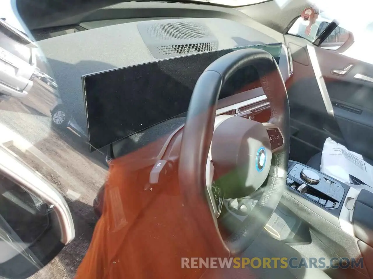 9 fotografías del automóvil dañado WB513CF03RCN60834 BMW IX XDRIVE4 2024