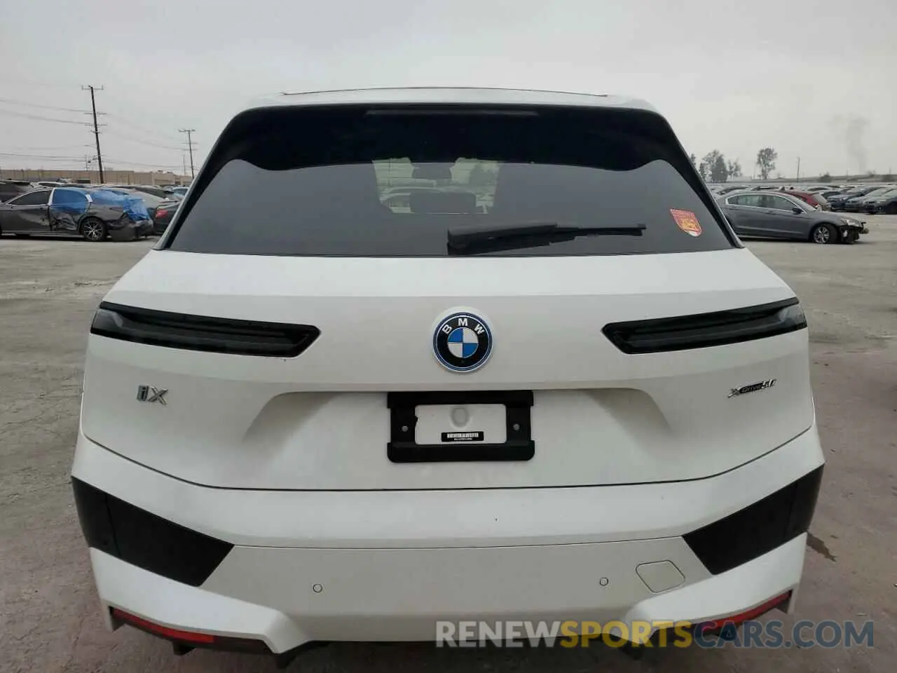 6 fotografías del automóvil dañado WB523CF08NCJ43045 BMW IX XDRIVE5 2022
