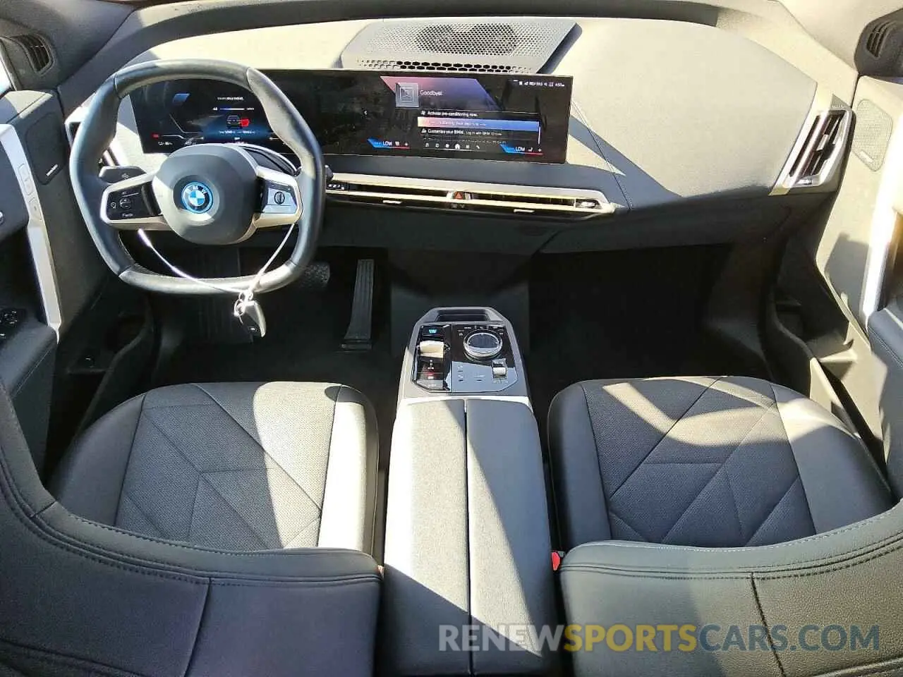 8 fotografías del automóvil dañado WB523CF05RCS00114 BMW IX XDRIVE5 2024