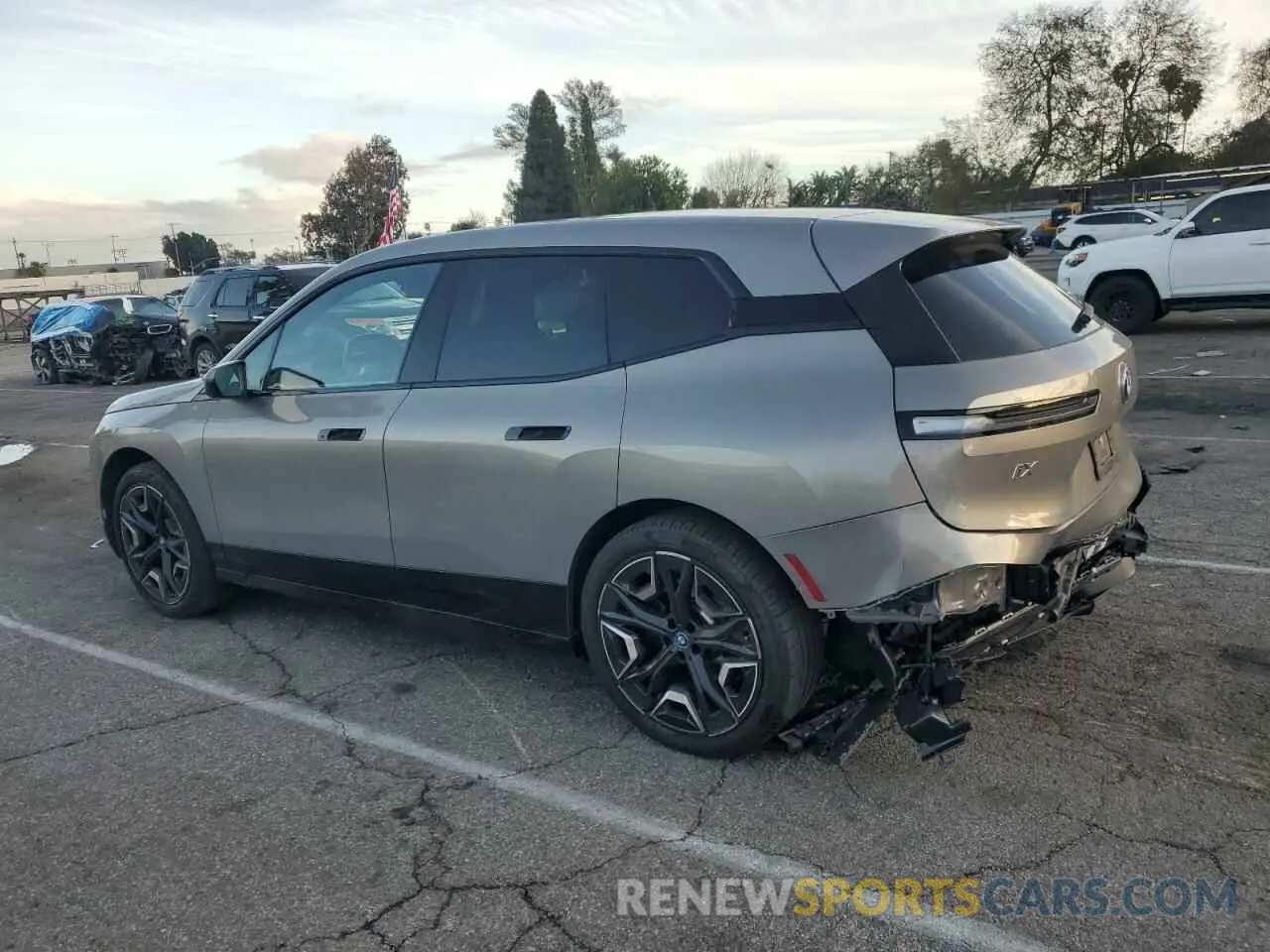 2 fotografías del automóvil dañado WB523CF07RCP34411 BMW IX XDRIVE5 2024