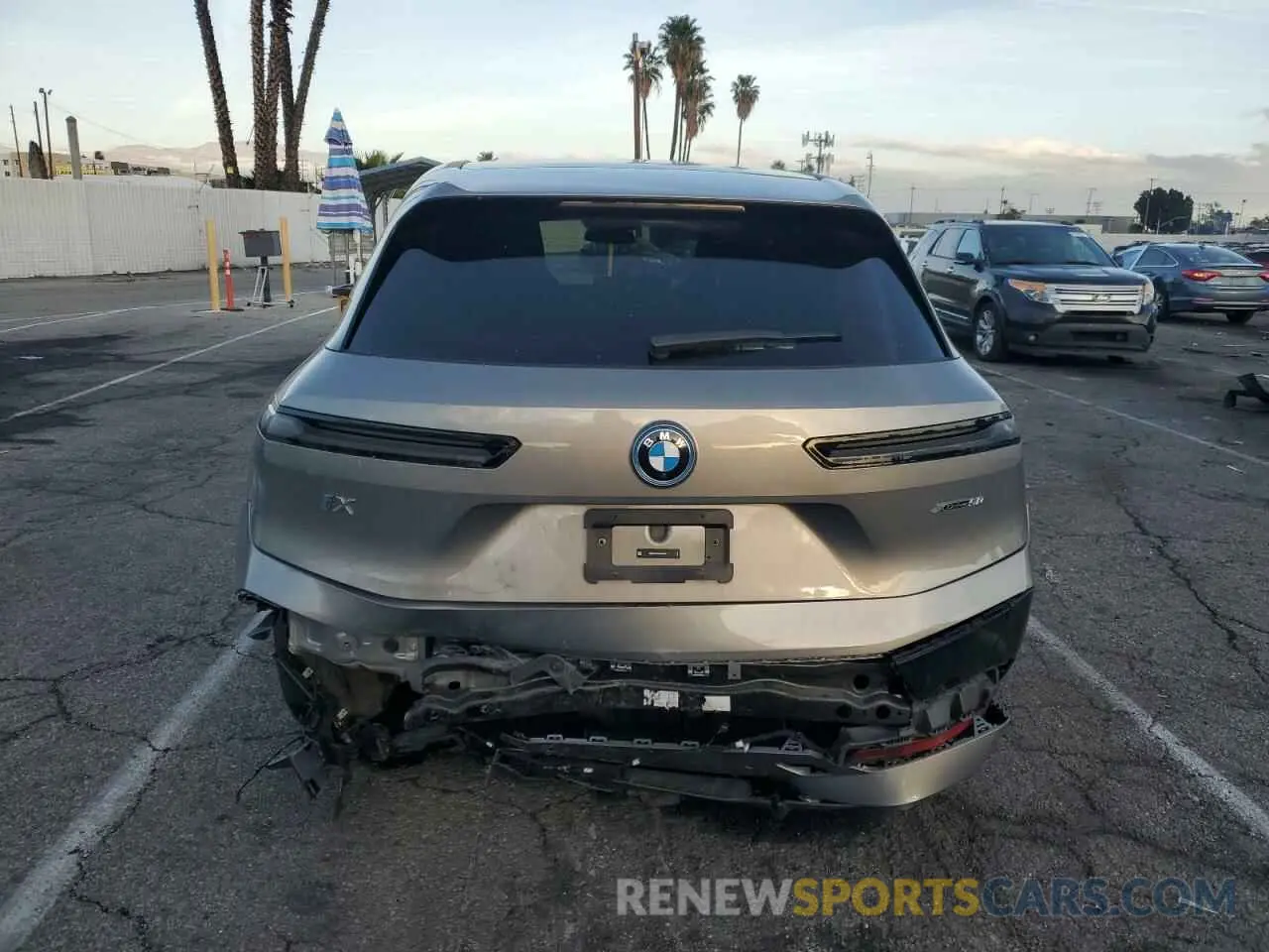 6 fotografías del automóvil dañado WB523CF07RCP34411 BMW IX XDRIVE5 2024
