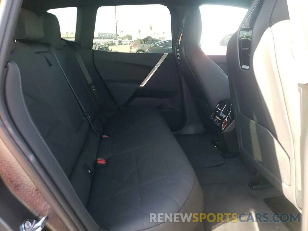 11 fotografías del automóvil dañado WB523CF0XRCR82457 BMW IX XDRIVE5 2024