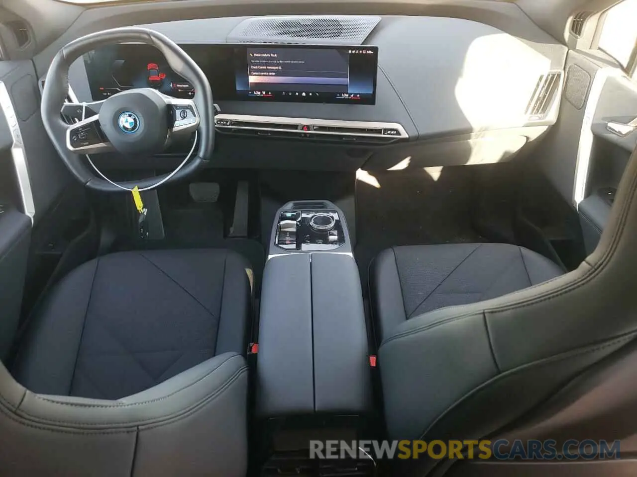 8 fotografías del automóvil dañado WB523CF0XRCR82457 BMW IX XDRIVE5 2024