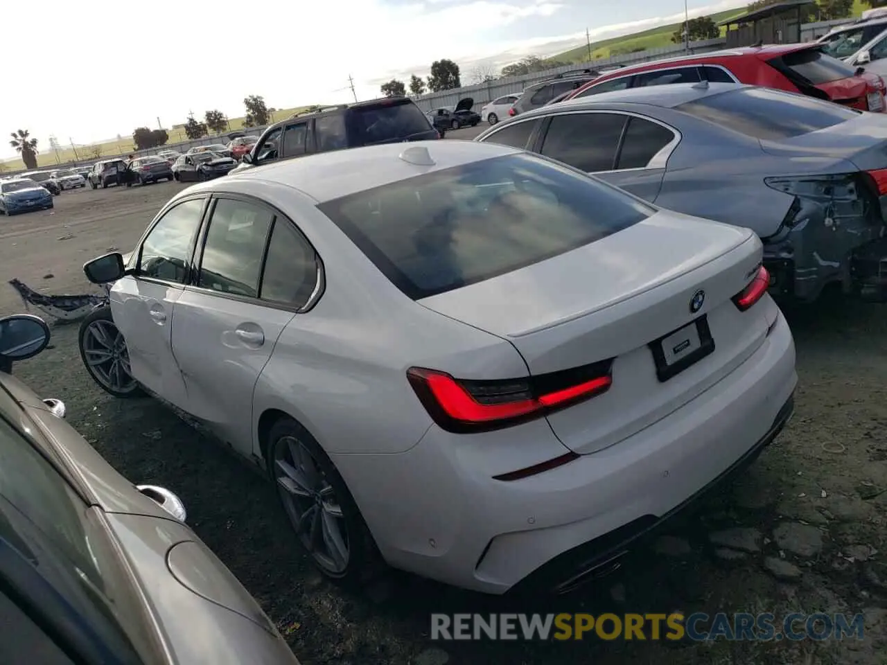 2 fotografías del automóvil dañado 3MW5U7J03N8C49551 BMW M3 2022