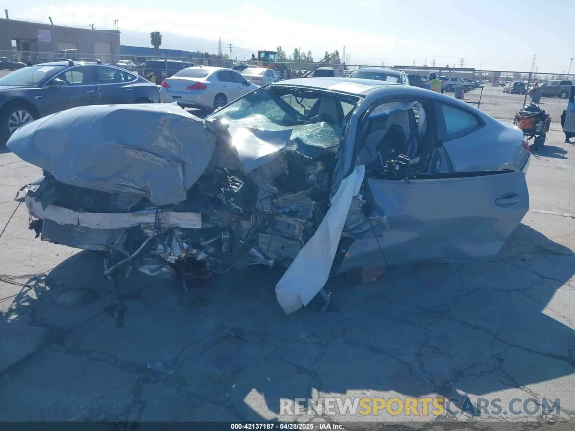 2 fotografías del automóvil dañado WBS33HK01SCU25530 BMW M4 2025
