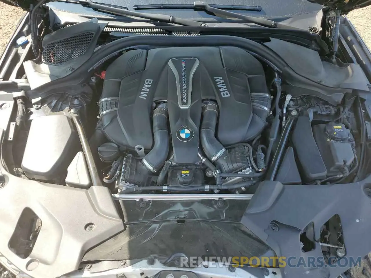 11 fotografías del automóvil dañado WBAJB9C52KB288361 BMW M5 2019