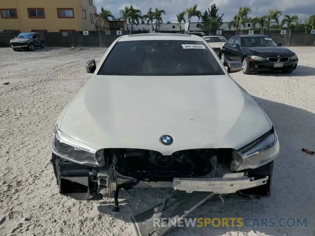 5 fotografías del automóvil dañado WBAJB9C56KB288170 BMW M5 2019