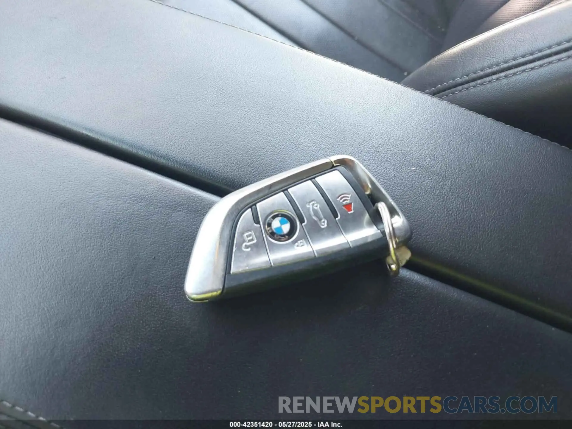 11 fotografías del automóvil dañado WBSJF0C50KB285065 BMW M5 2019