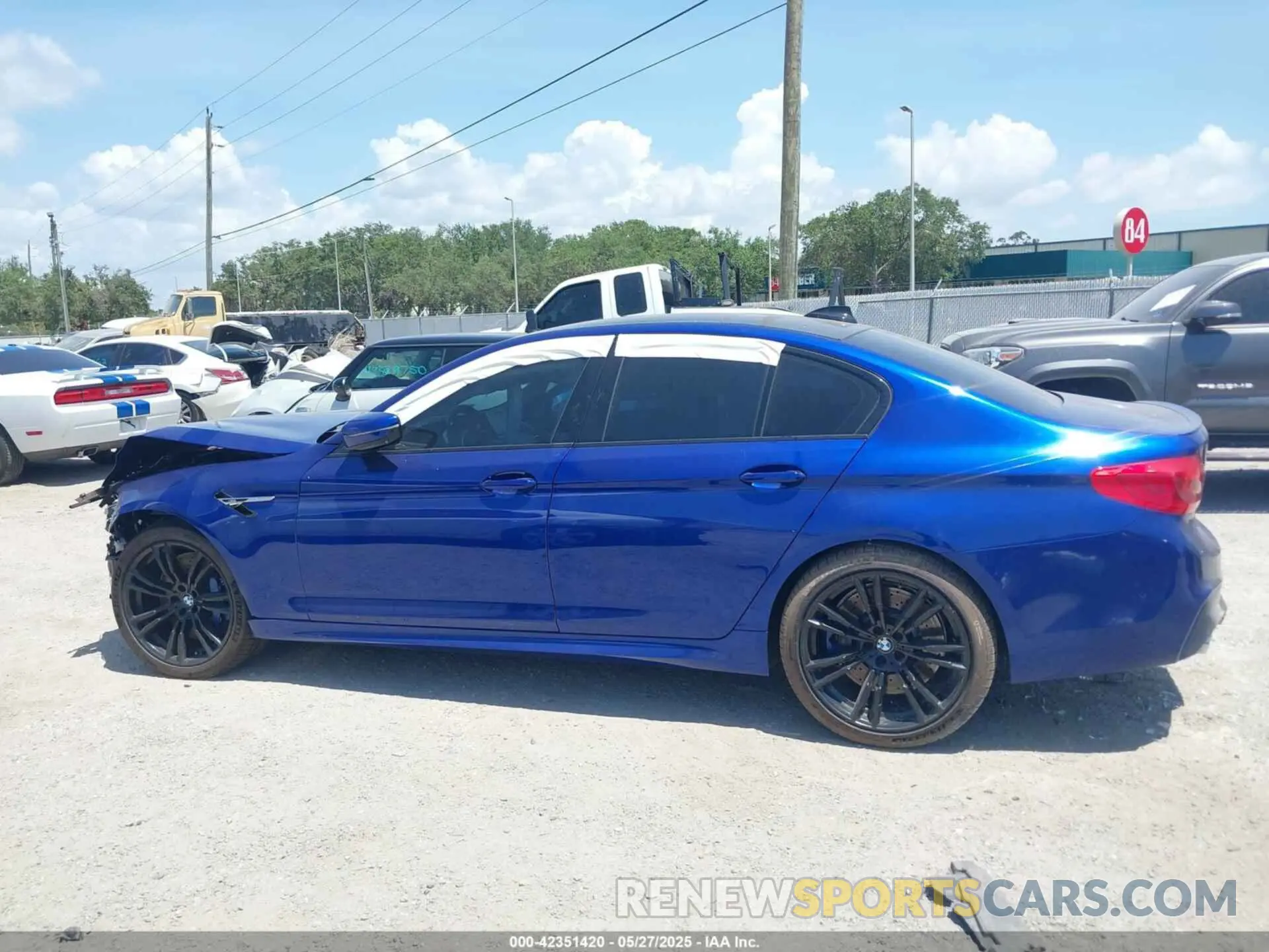 14 fotografías del automóvil dañado WBSJF0C50KB285065 BMW M5 2019