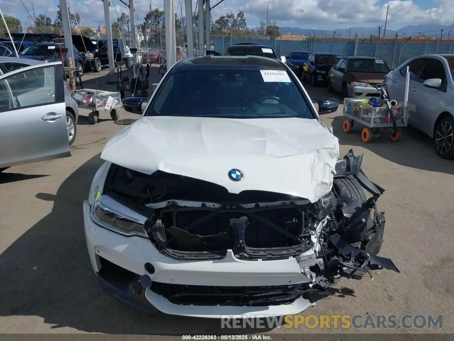 13 fotografías del automóvil dañado WBSJF0C51KB285060 BMW M5 2019