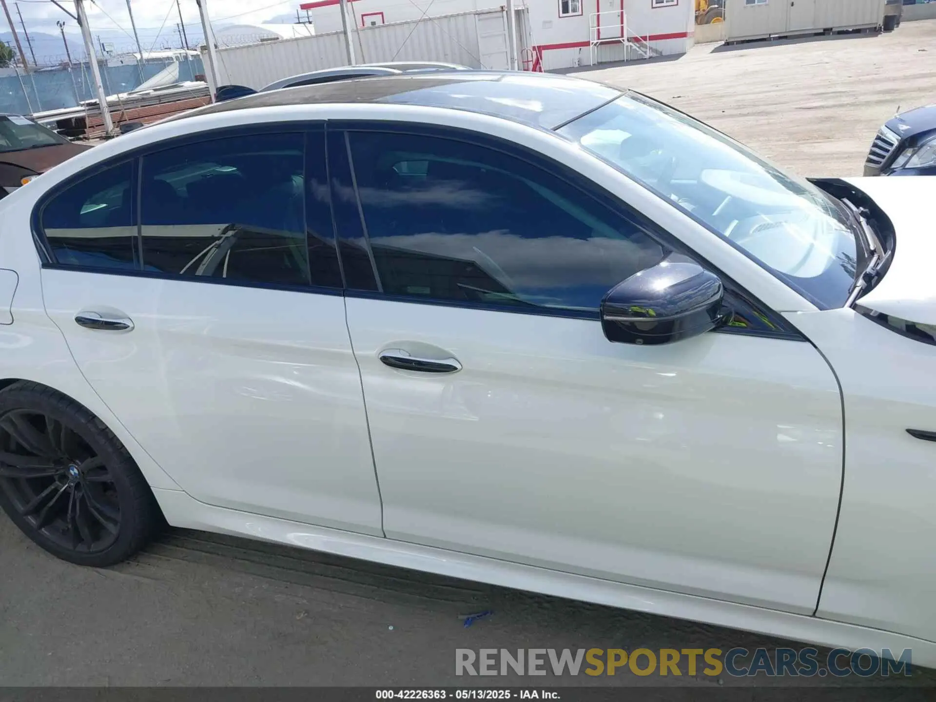 14 fotografías del automóvil dañado WBSJF0C51KB285060 BMW M5 2019