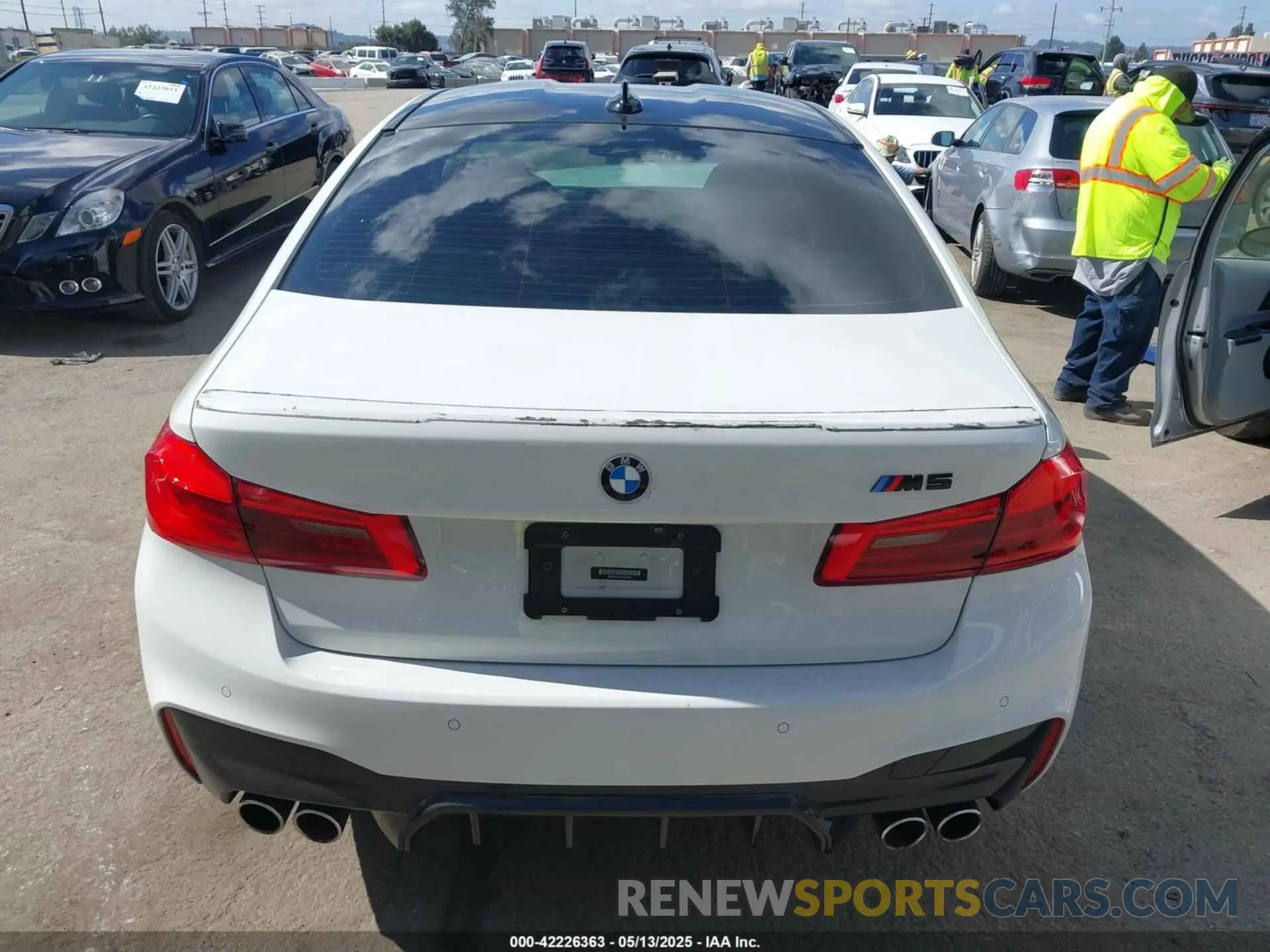 17 fotografías del automóvil dañado WBSJF0C51KB285060 BMW M5 2019