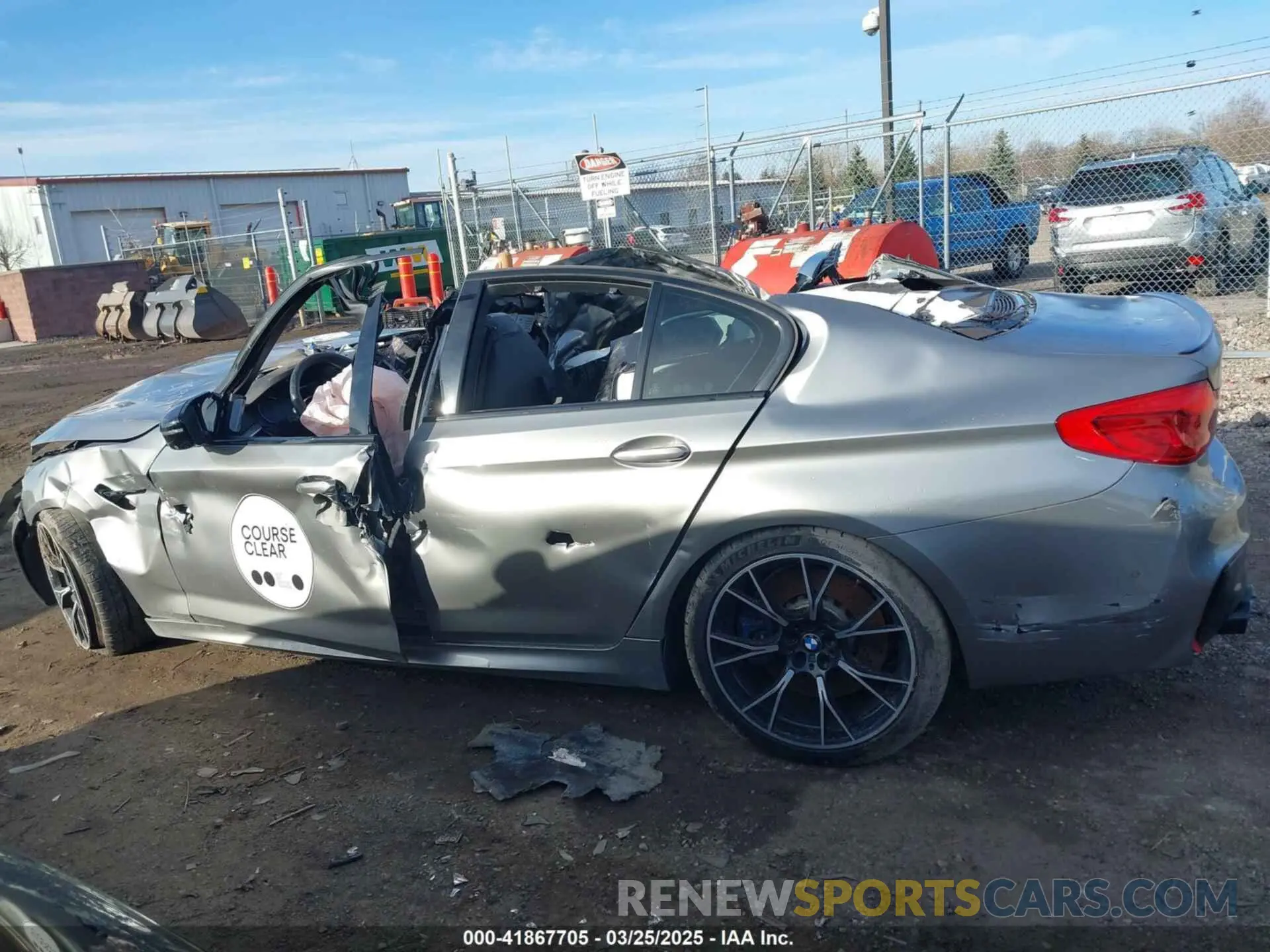 14 fotografías del automóvil dañado WBSJF0C58KB285959 BMW M5 2019