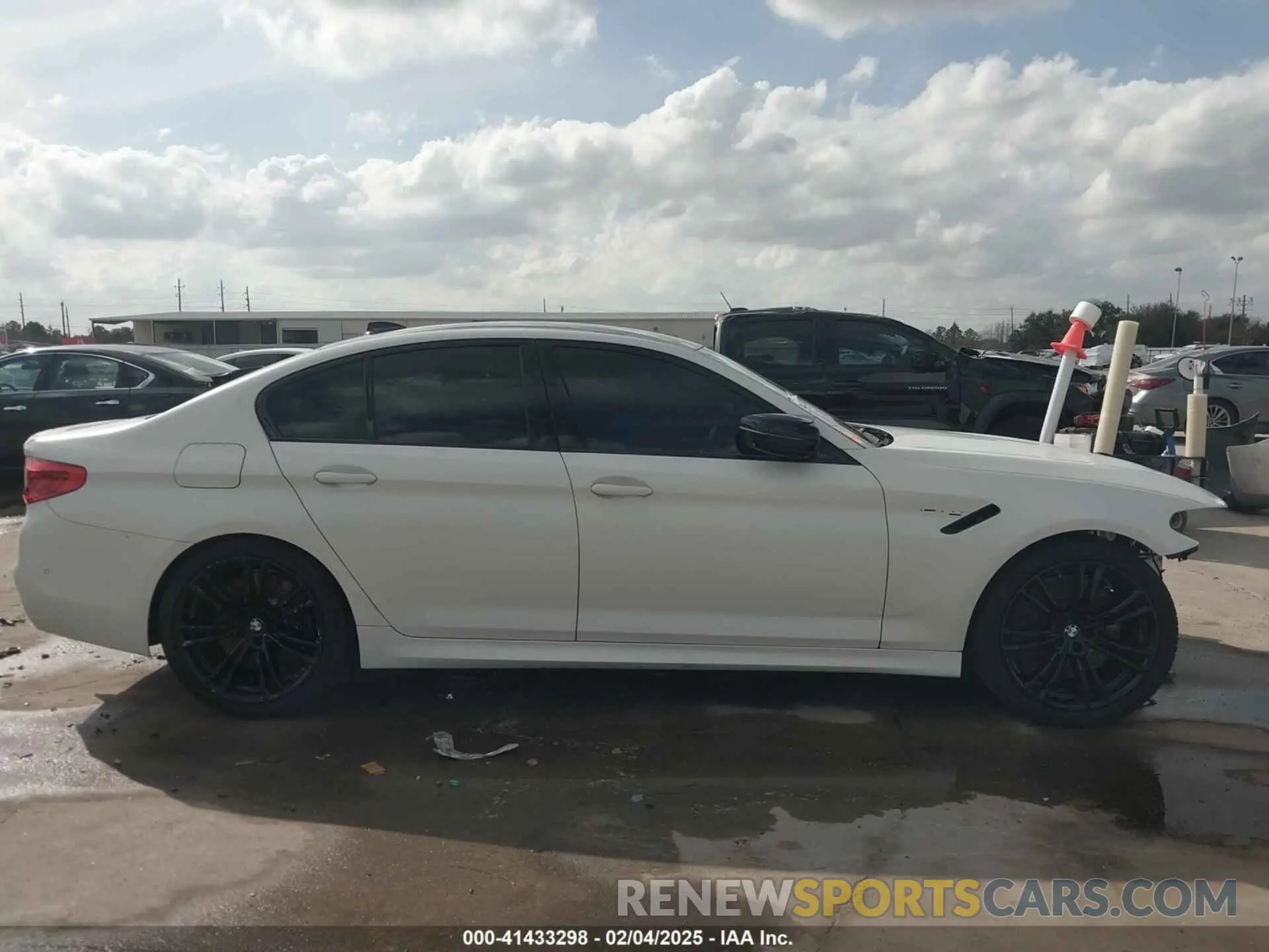 14 fotografías del automóvil dañado WBSJF0C08LB448907 BMW M5 2020